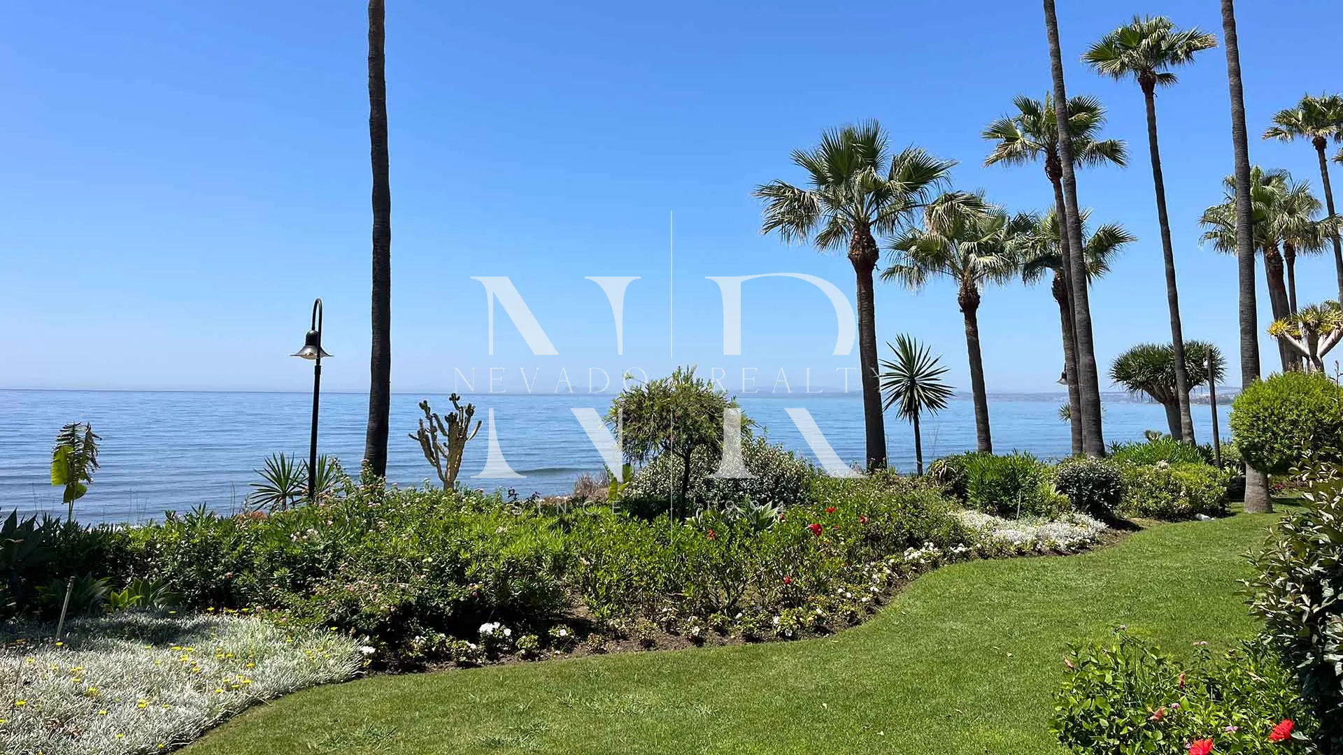 Appartement à vendre dans le complexe Menara Beach, en première ligne de plage