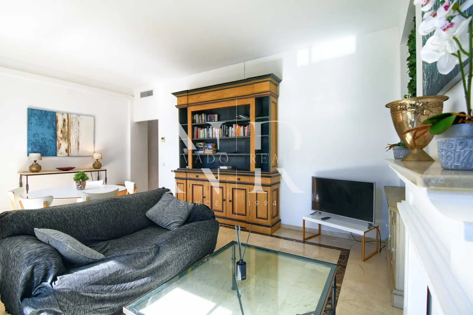 Appartement dans l'immeuble Skol avec vue sur la mer en première ligne de plage à vendre