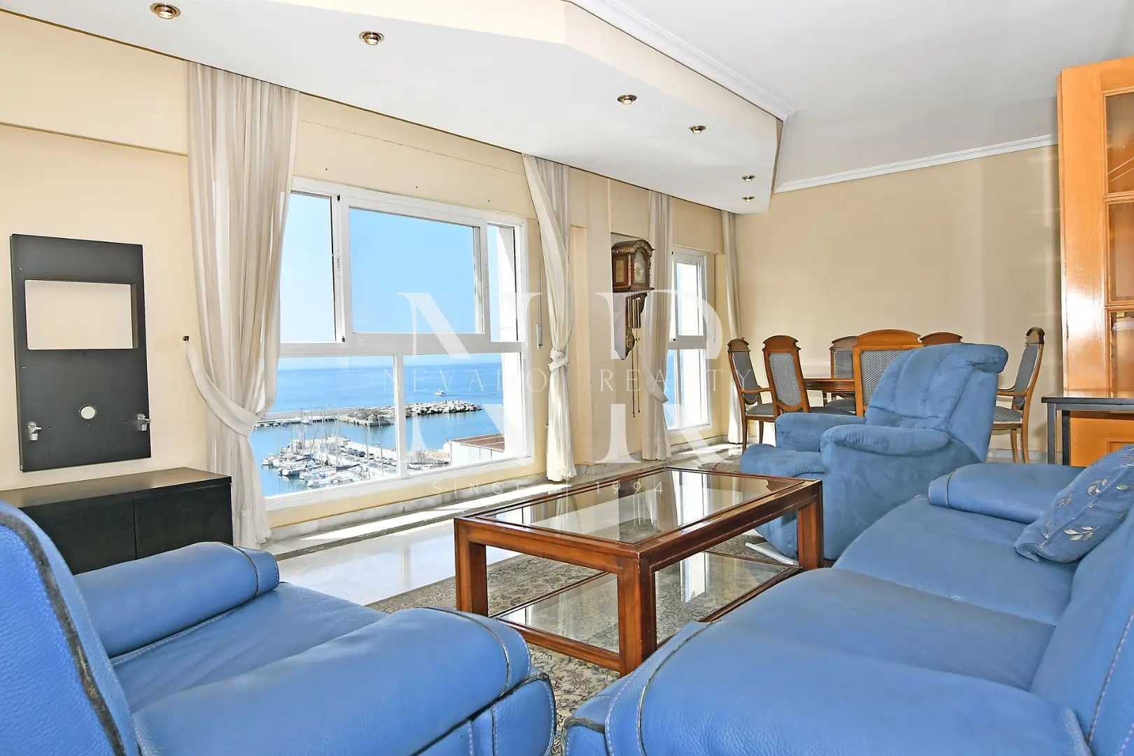 Apartment in La Zambomba on the beachfront in Marbella centre for sale