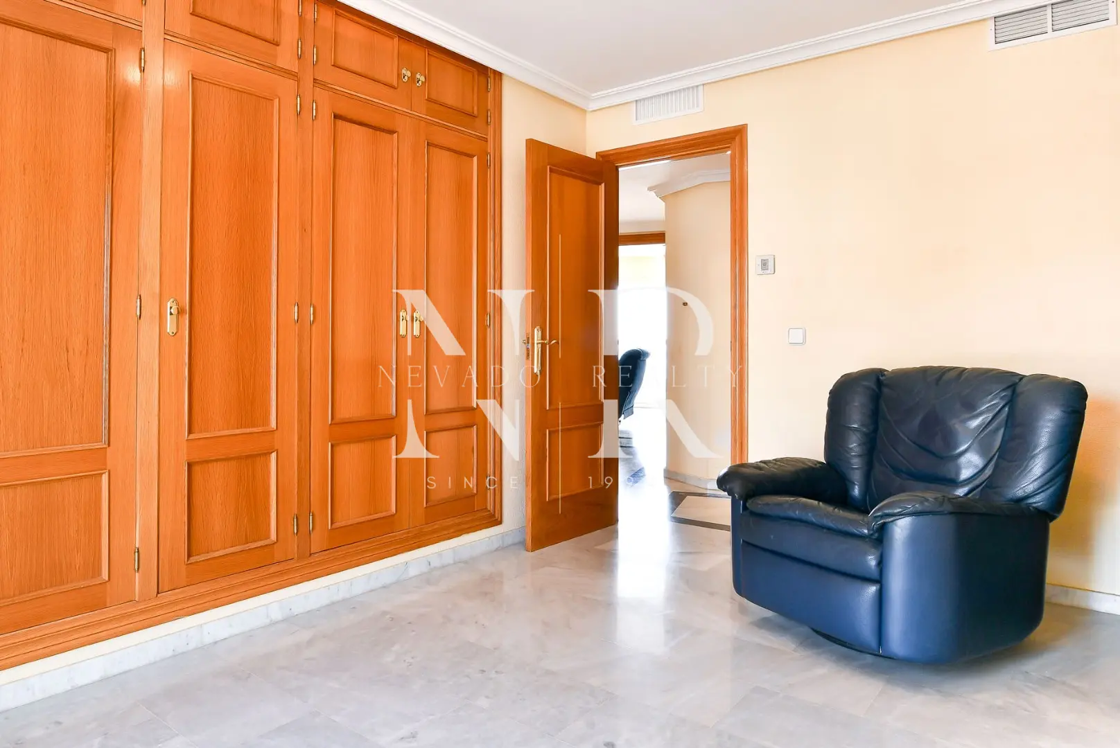 Apartment in La Zambomba on the beachfront in Marbella centre for sale