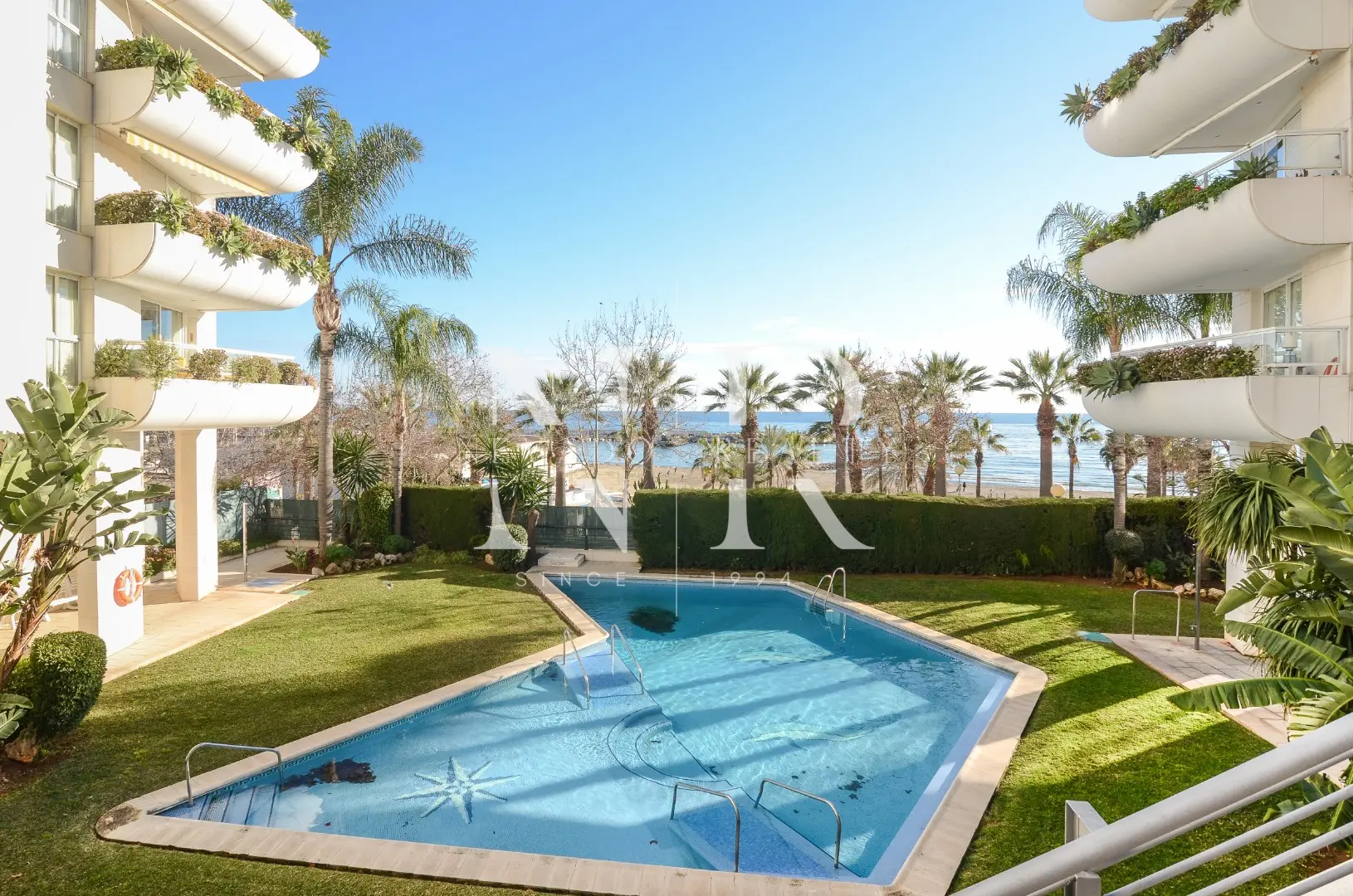 Apartment in La Zambomba on the beachfront in Marbella centre for sale