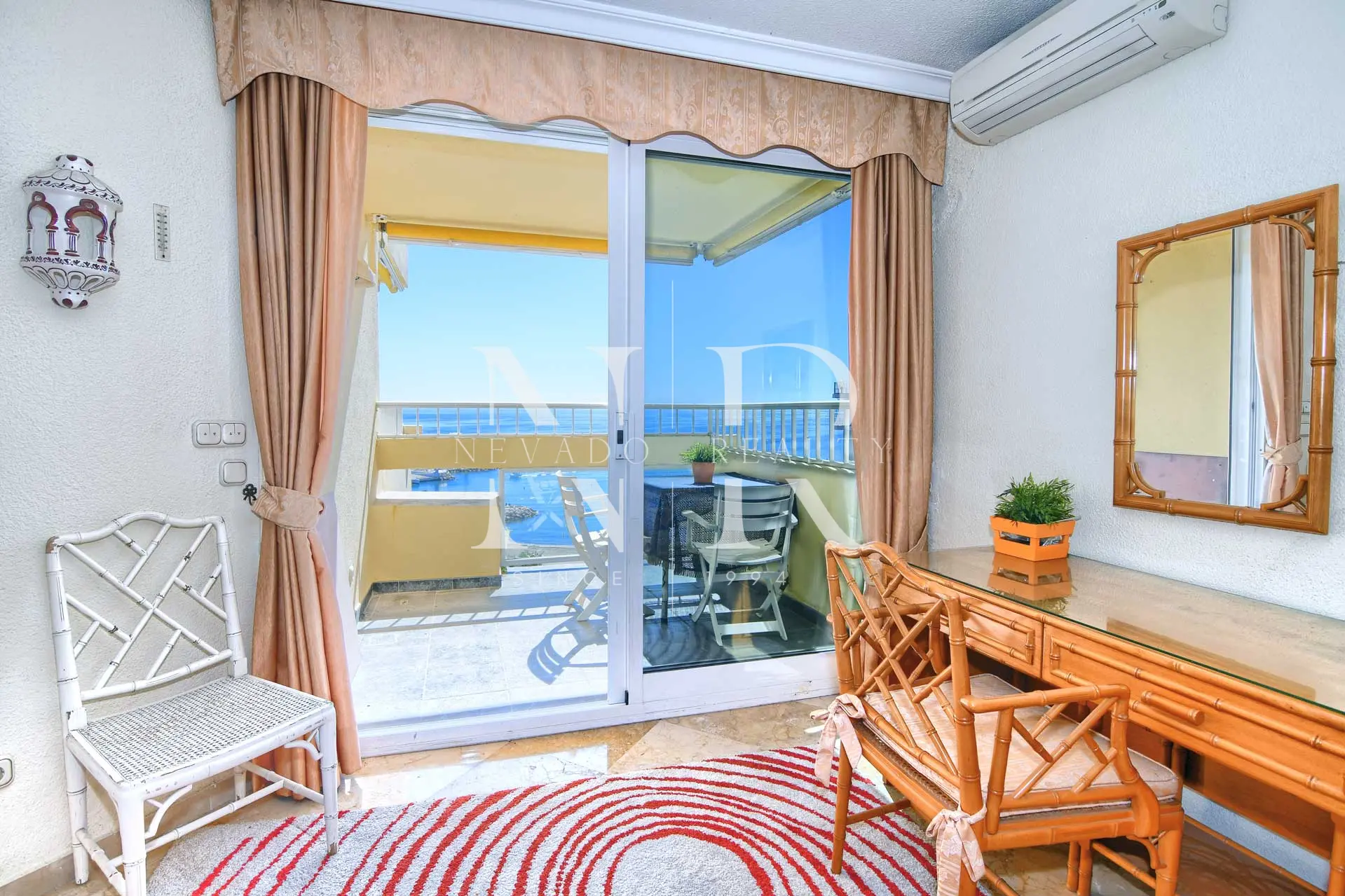 Appartement dans l'immeuble Marbella 2000 face au port de plaisance de Marbella