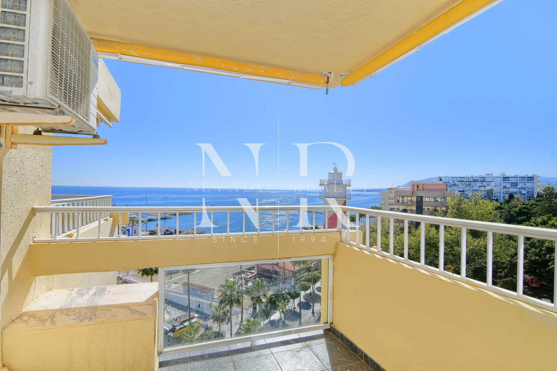 Appartement dans l'immeuble Marbella 2000 face au port de plaisance de Marbella