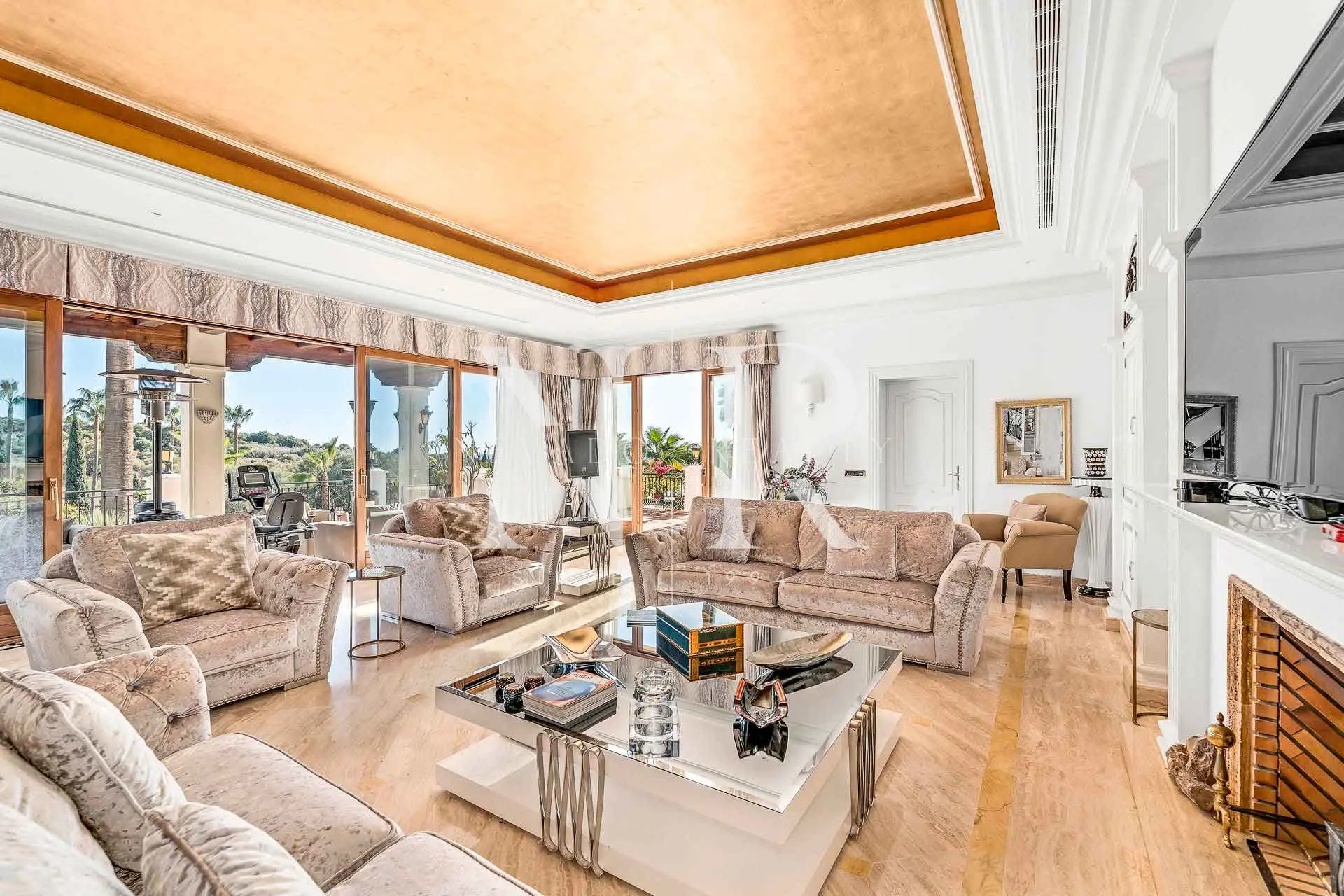 Set of two villas in Benahavis with large plot for sale