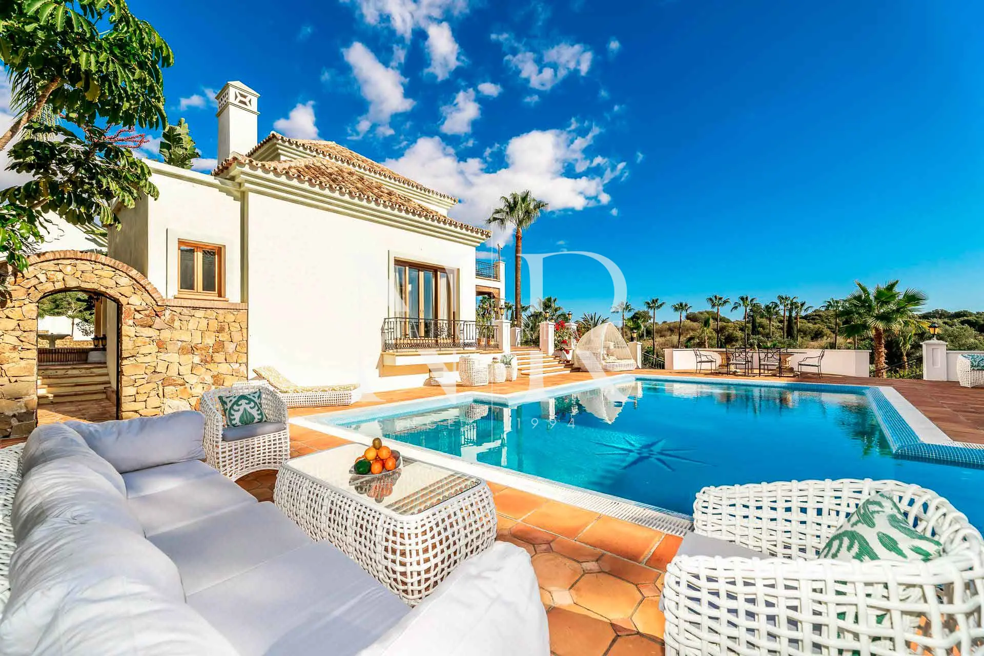 Set of two villas in Benahavis with large plot for sale