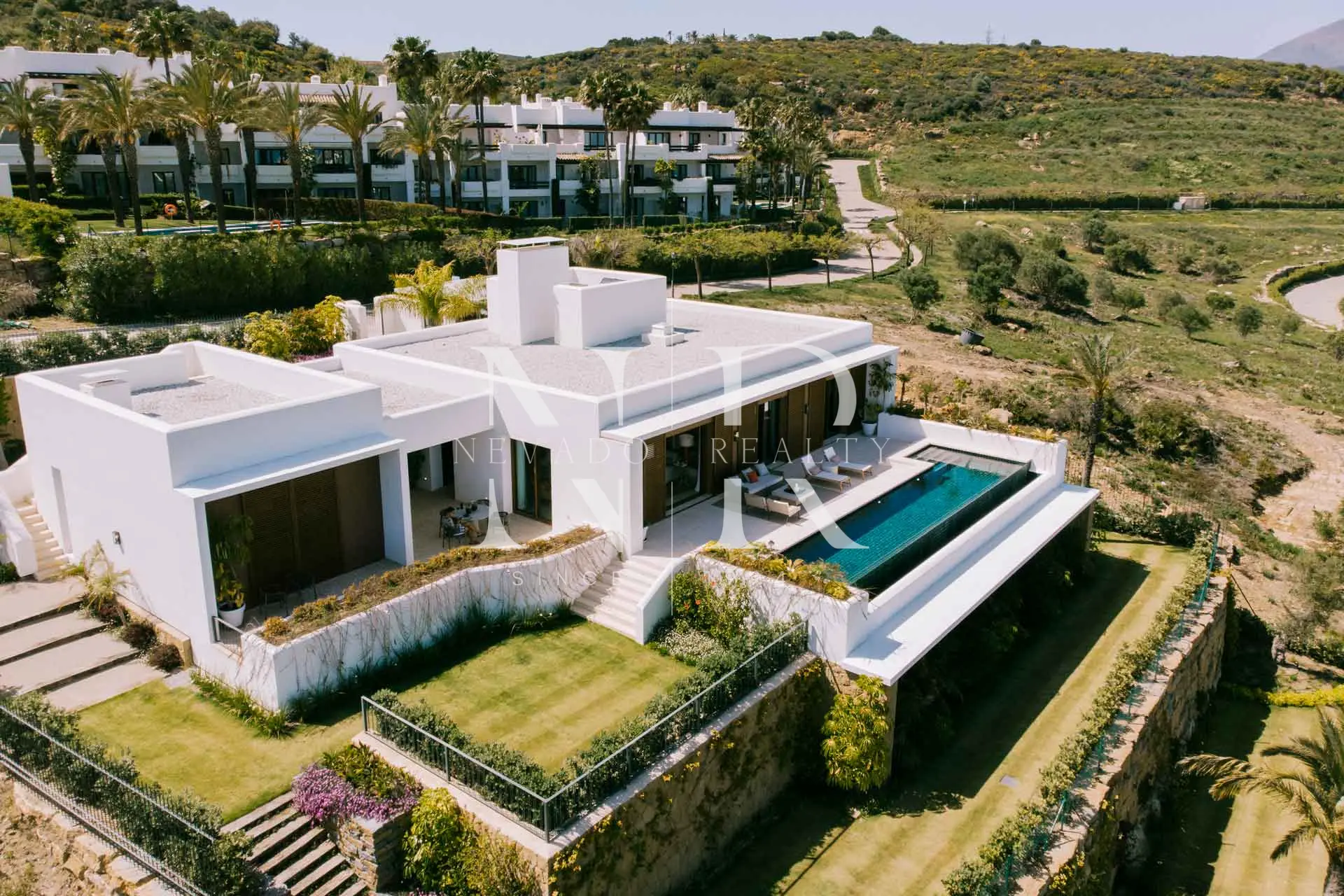 Villa dans Finca Cortesin avec vue panoramique sur la mer à Casares a vendre