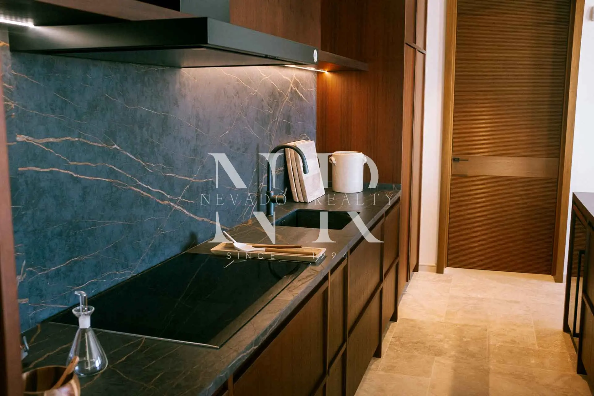 Villa dans Finca Cortesin avec vue panoramique sur la mer à Casares a vendre