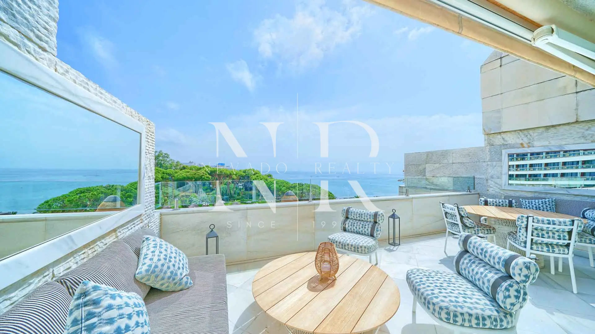 Penthouse in Marbella center on the beachfront for sale