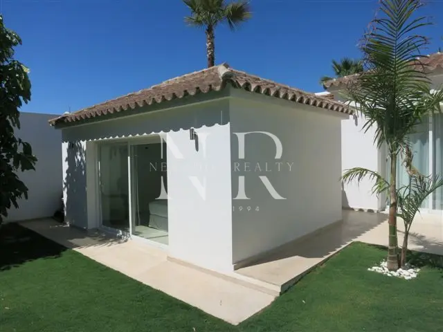 Villa for sale in Marbella, located in Guadalmina Baja, close to the sea and the golf course.