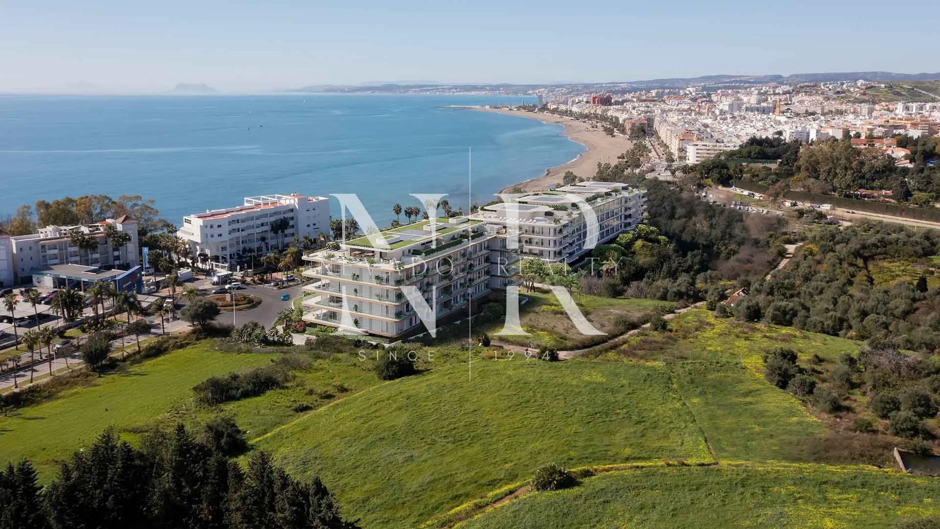 Nacaré, áticos y apartamentos de obra nueva en primera línea de playa en Estepona en venta