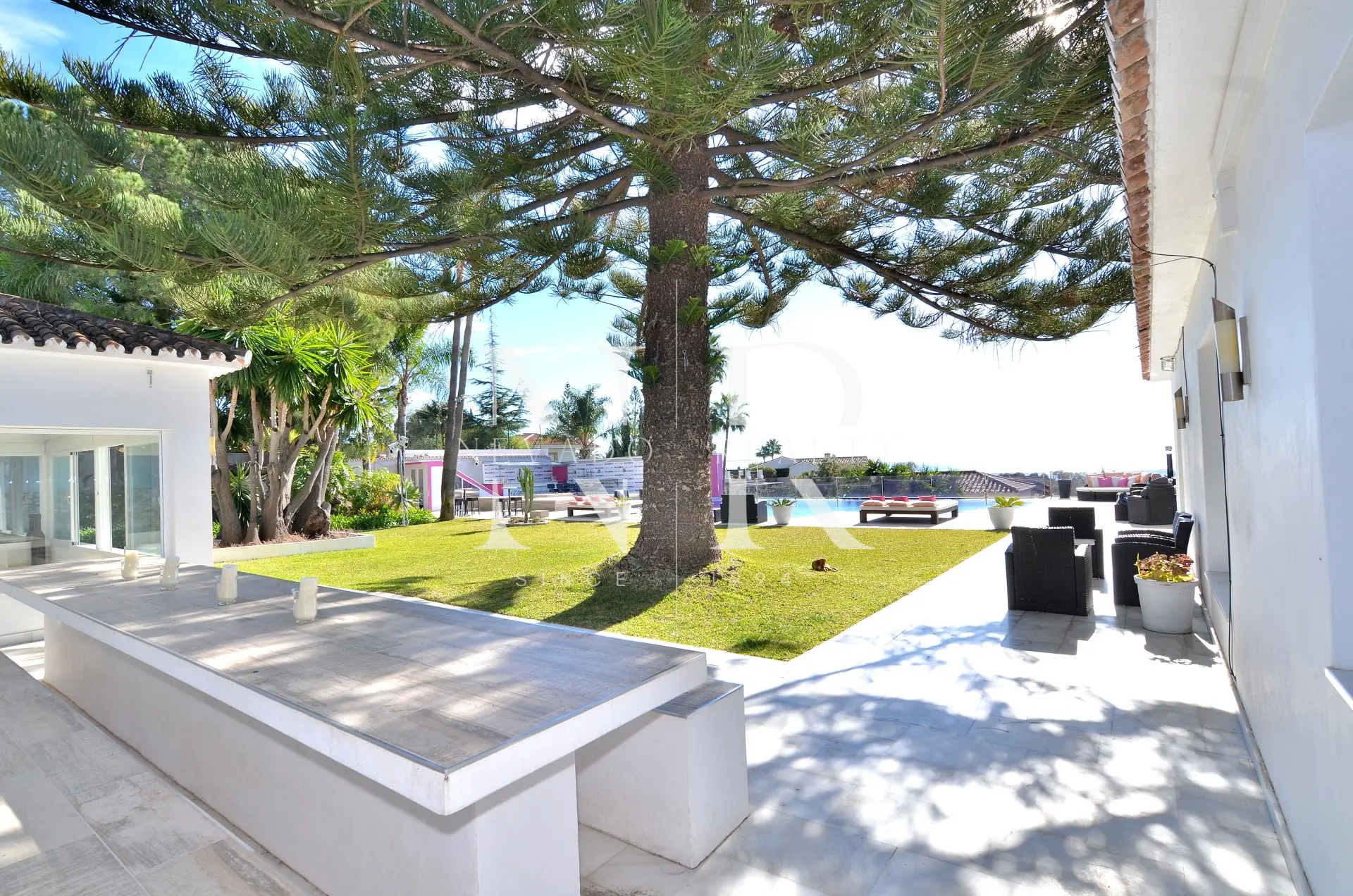 Villa à Elviria avec belle vue sur la mer à vendre