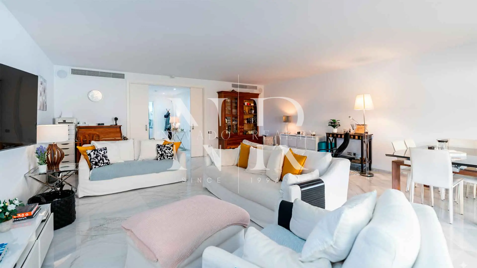 Apartment for sale in the Don Gonzalo Building on the second line of the beach