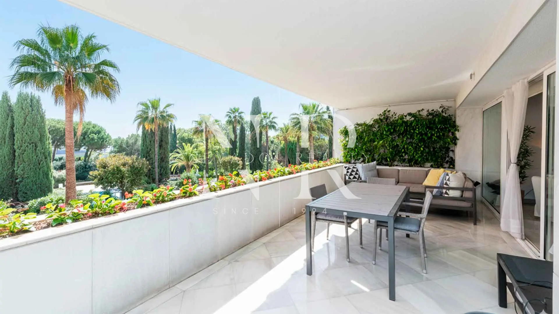 Apartment for sale in the Don Gonzalo Building on the second line of the beach