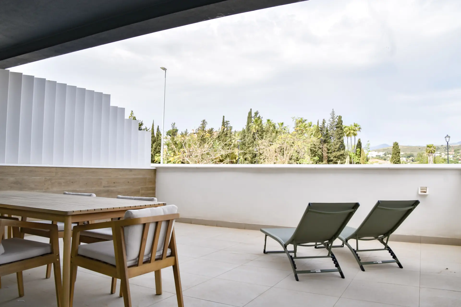 Moderno Apartamento de 3 dormitorios con amplia terraza en Atalaya Hills