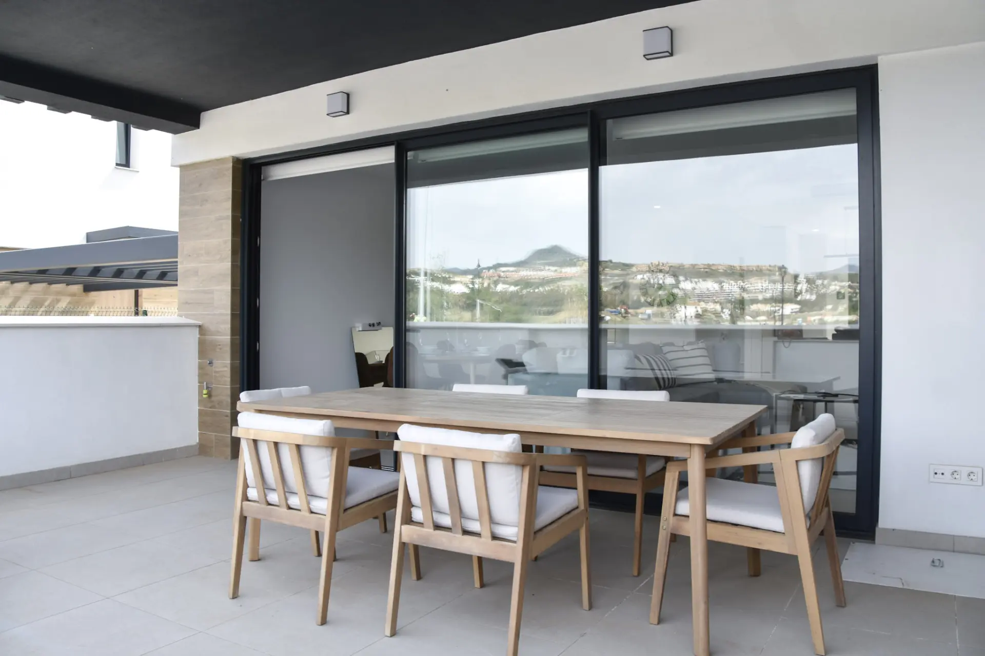 Moderno Apartamento de 3 dormitorios con amplia terraza en Atalaya Hills