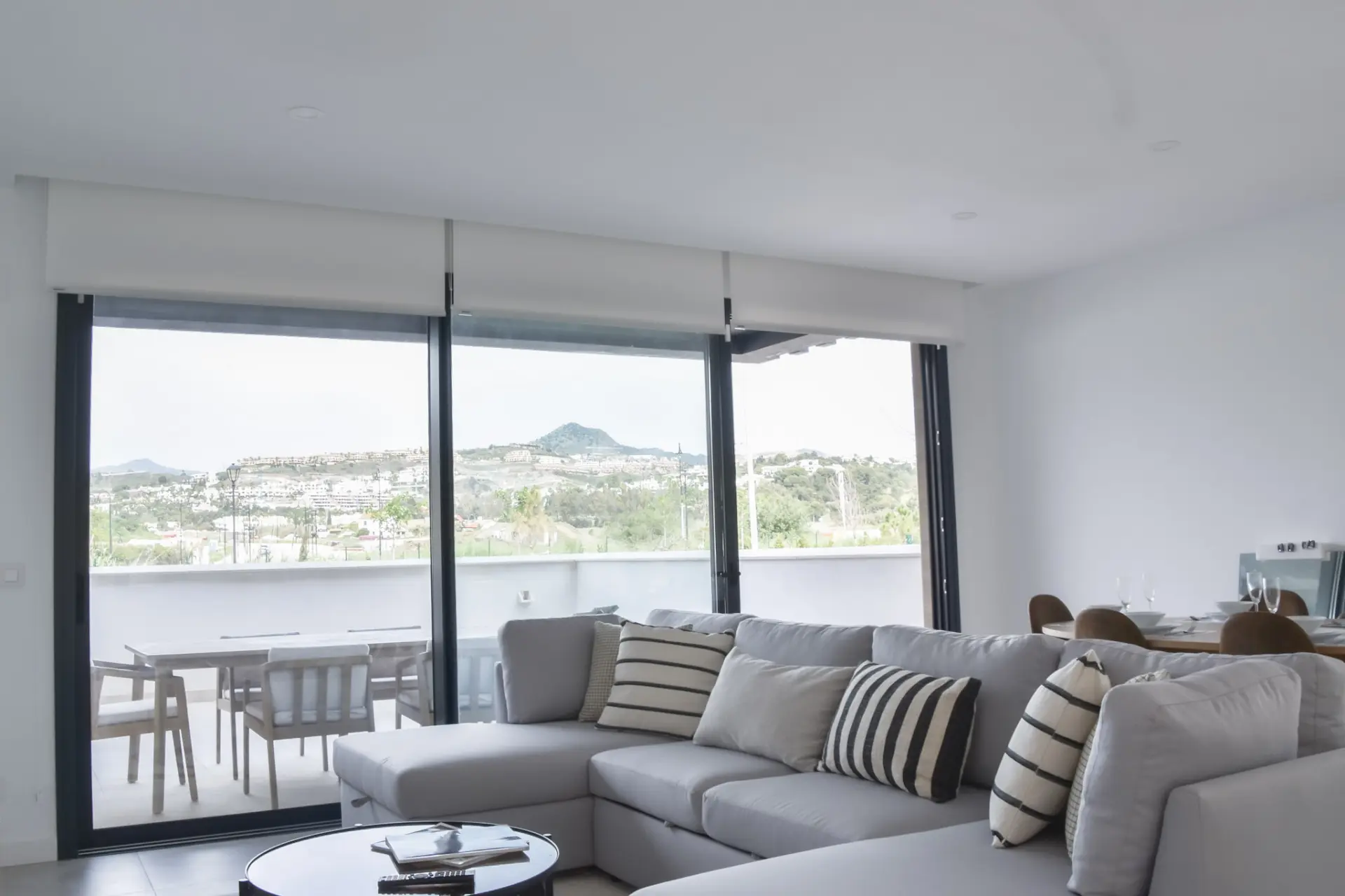 Moderno Apartamento de 3 dormitorios con amplia terraza en Atalaya Hills