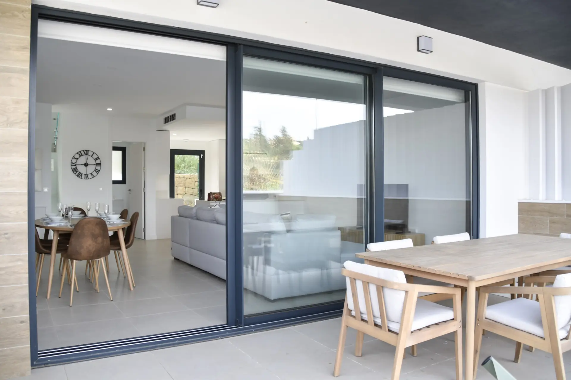 Moderno Apartamento de 3 dormitorios con amplia terraza en Atalaya Hills