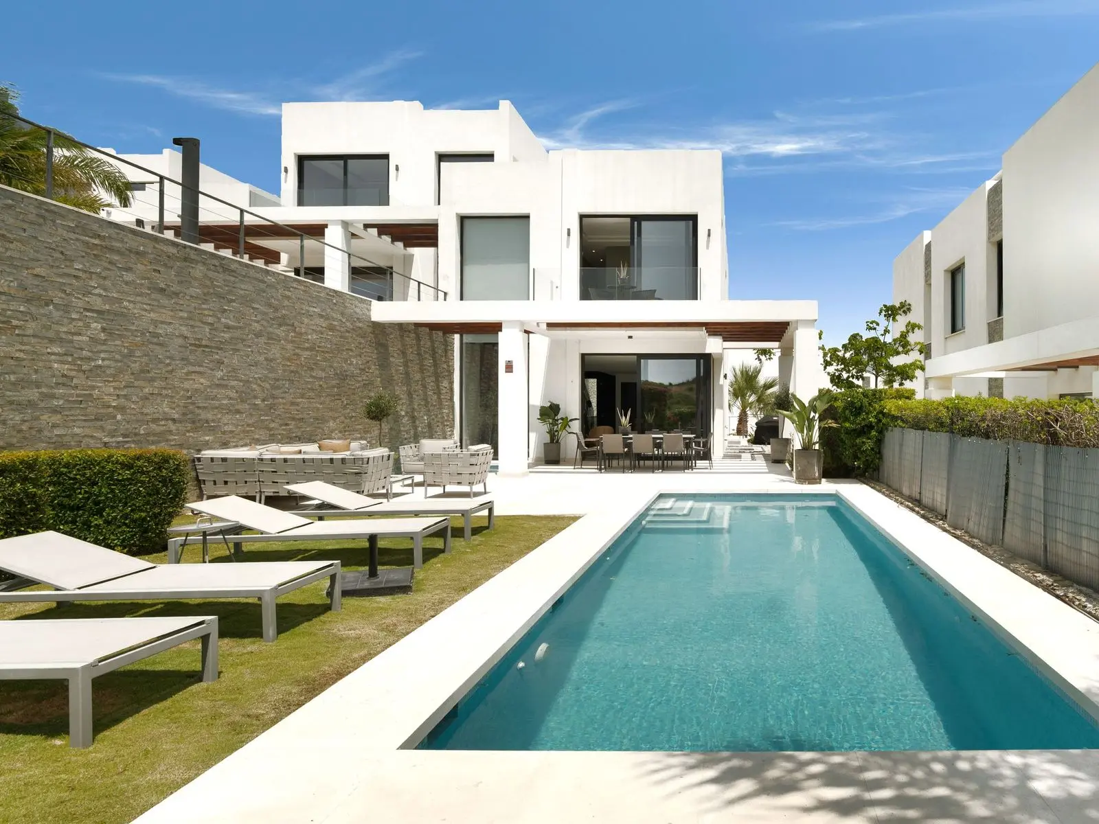 Half Vrijstaande Villa te koop in Cabopino, Marbella Oost