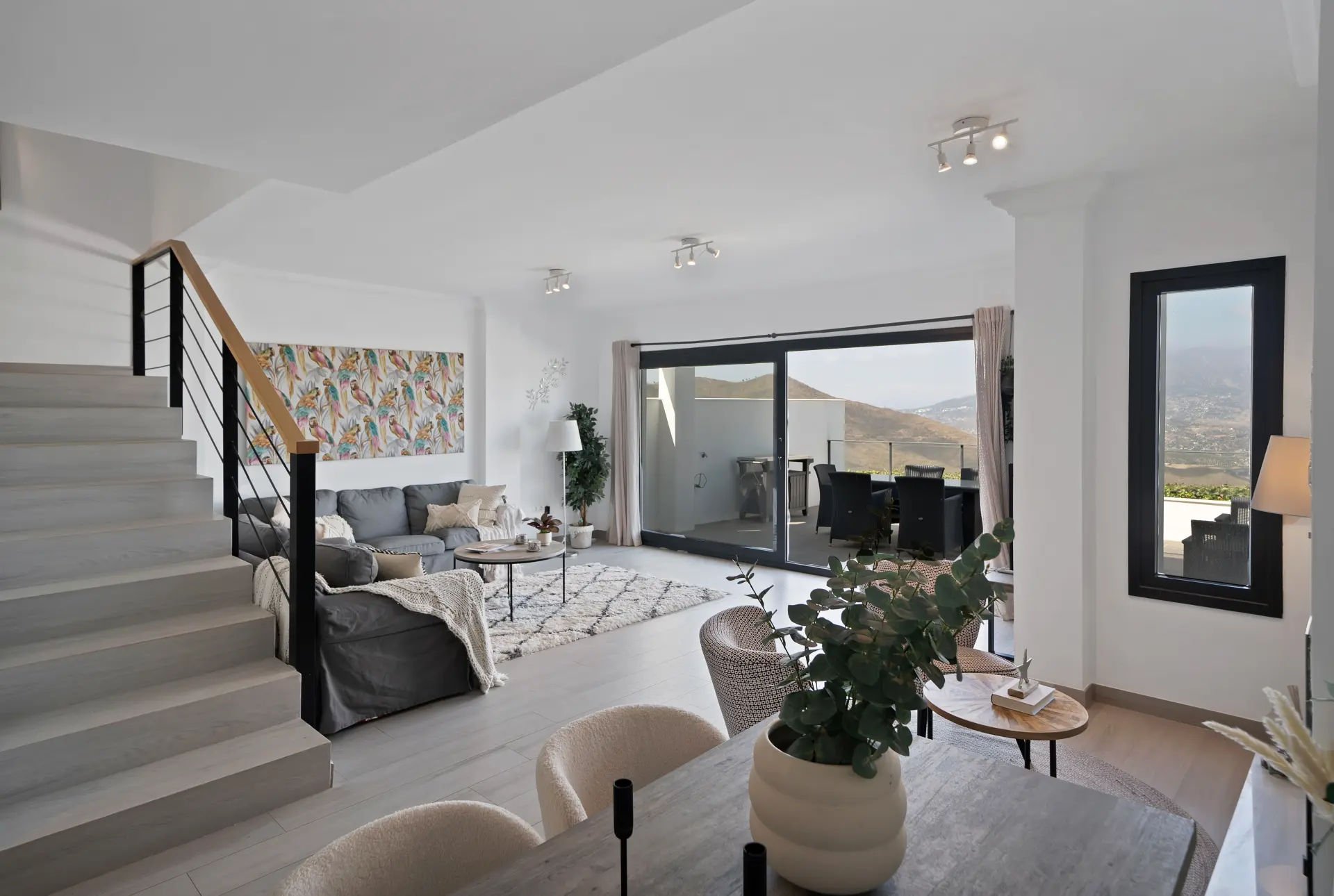 Half Vrijstaande woning te koop in La Mairena, Marbella Oost