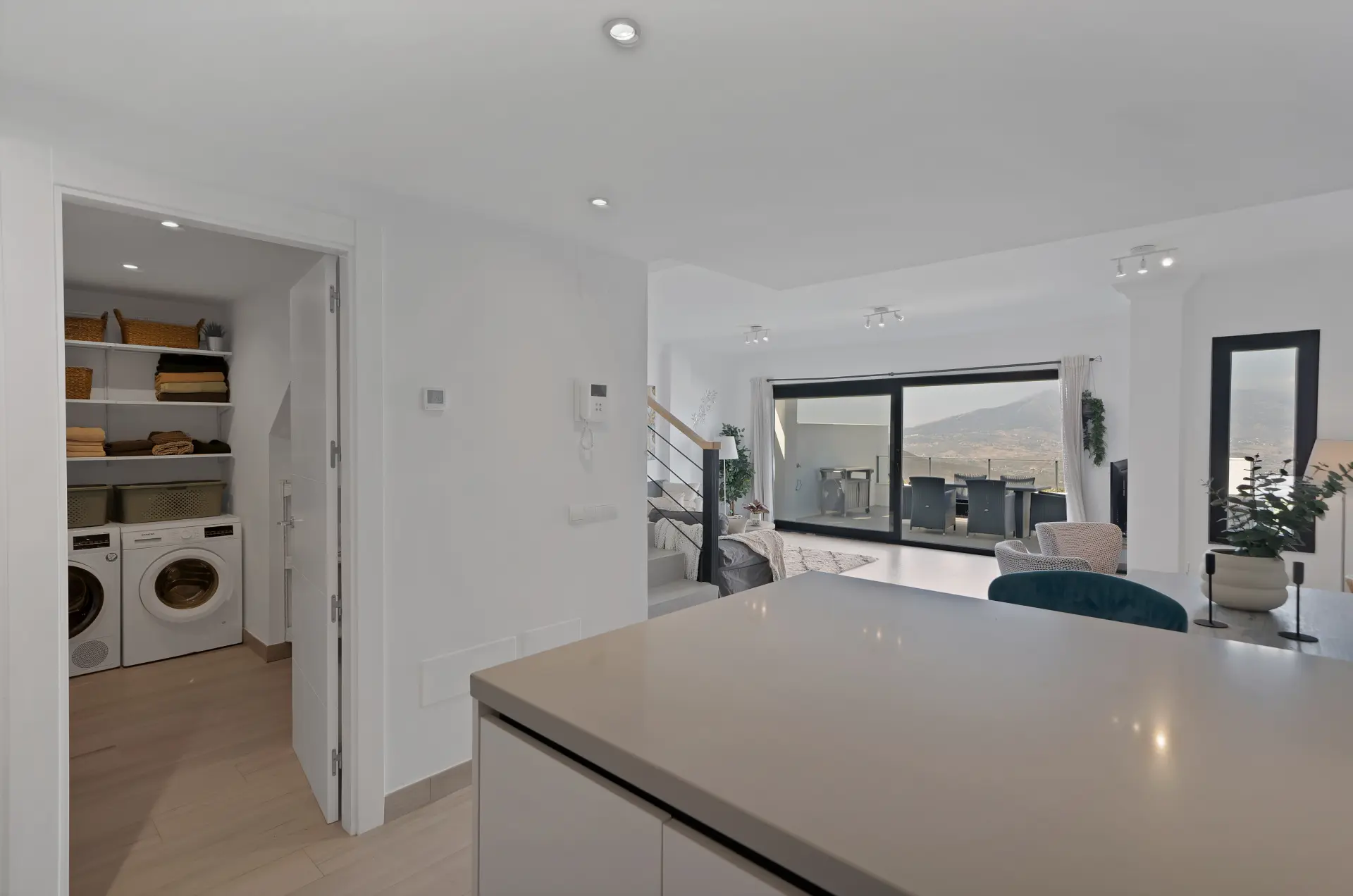 Half Vrijstaande woning te koop in La Mairena, Marbella Oost
