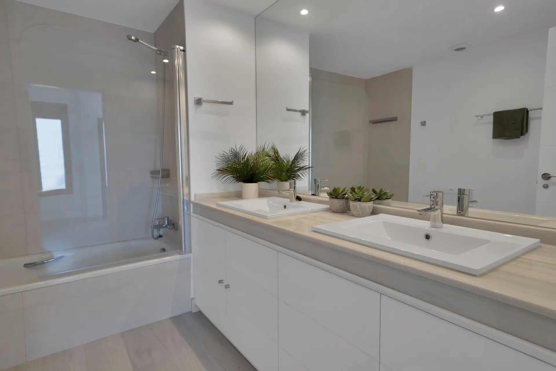Half Vrijstaande woning te koop in La Mairena, Marbella Oost