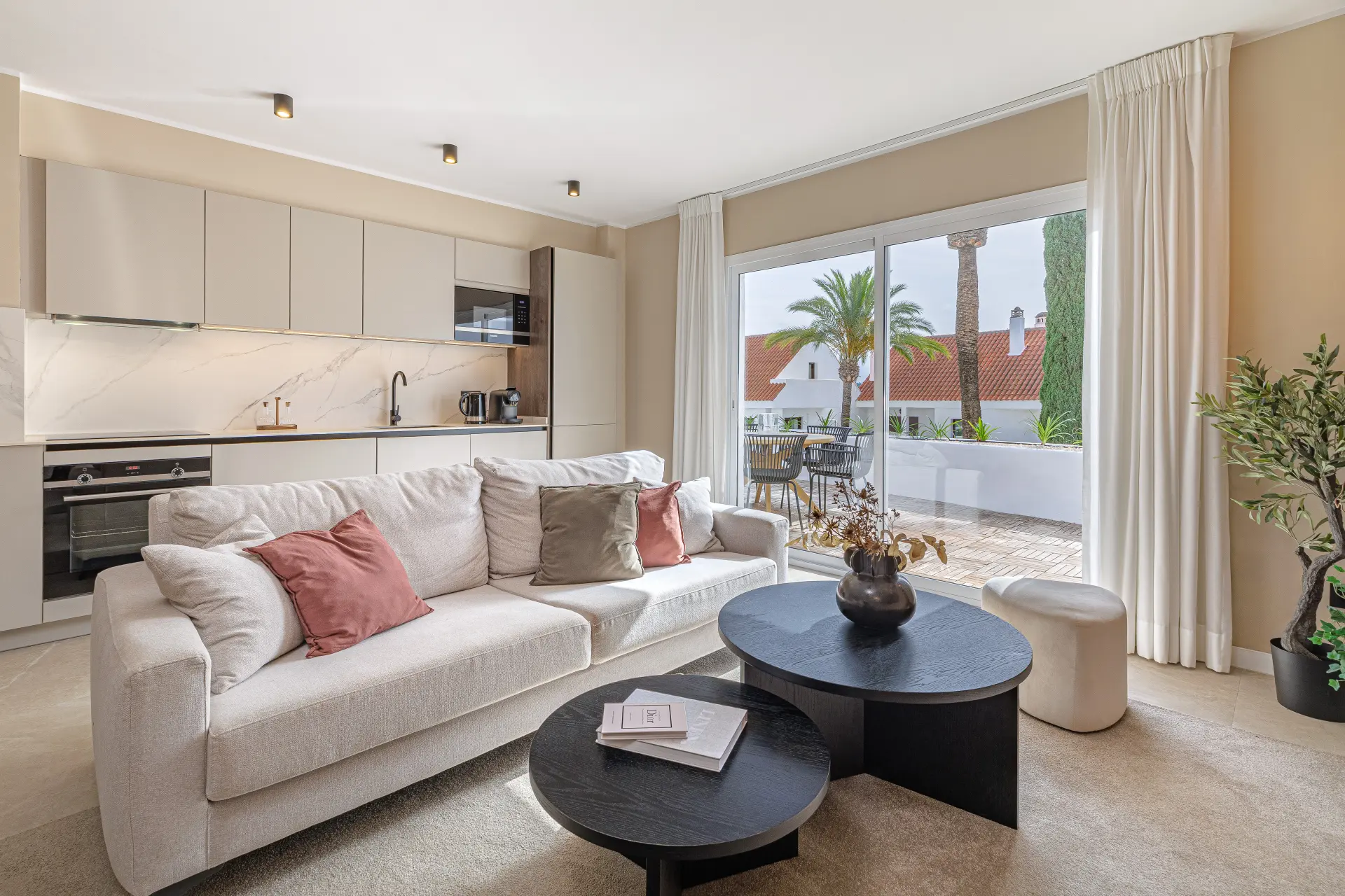 Impresionante Apartamento Reformado de 4 Dormitorios en Nueva Andalucía