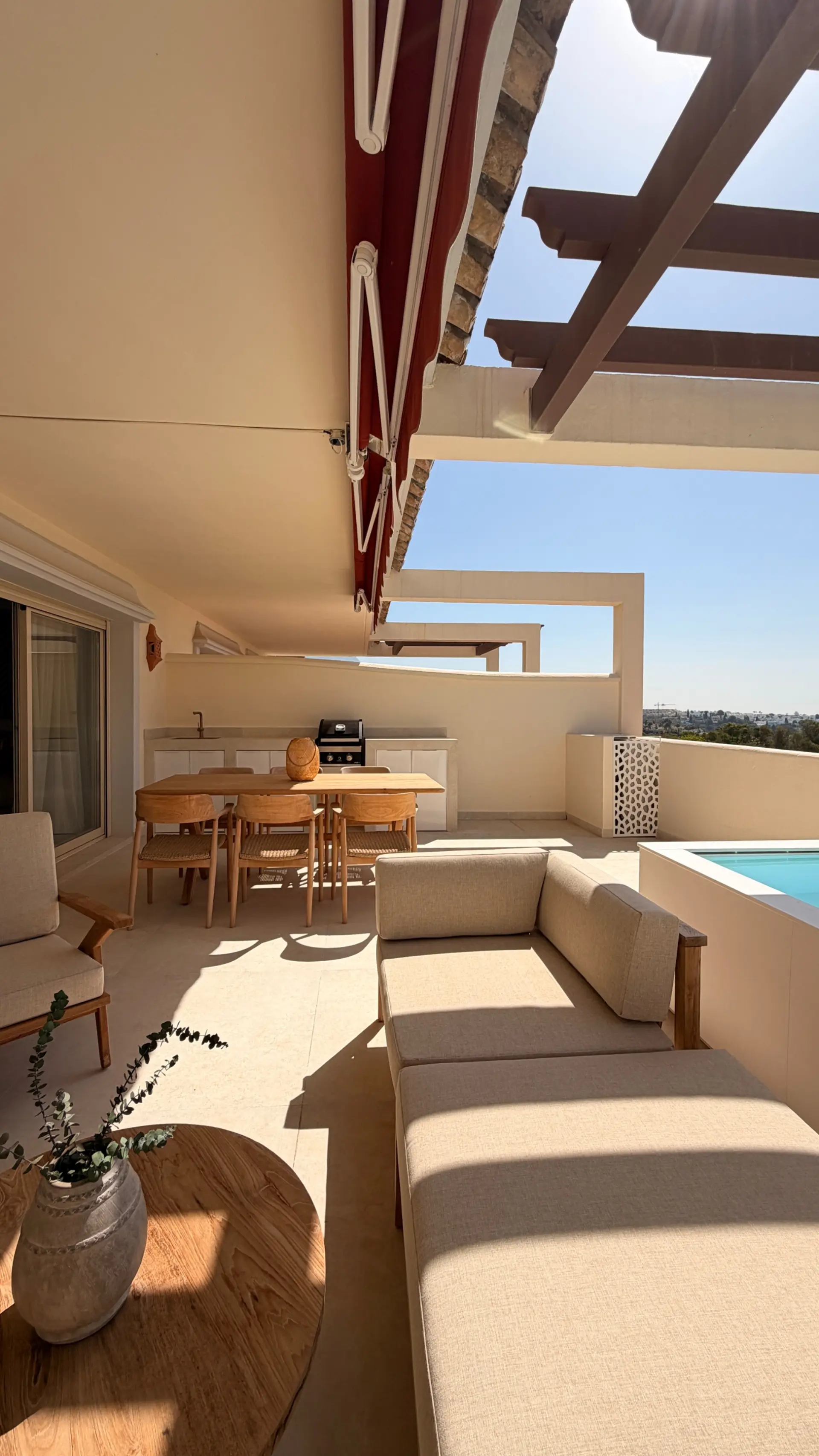 Renovated 3 Bedroom Apartment with sea & mountain views in Nueva Andalucía