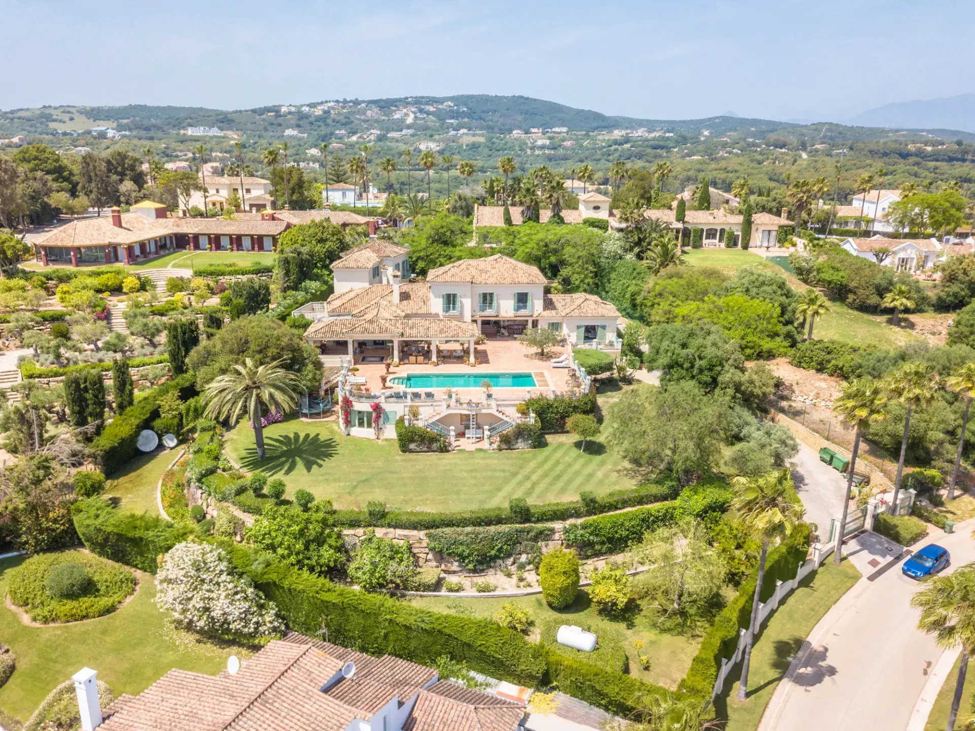 Ruime villa met 9 Slaapkamers met panoramisch uitzicht in Sotogrande Alto
