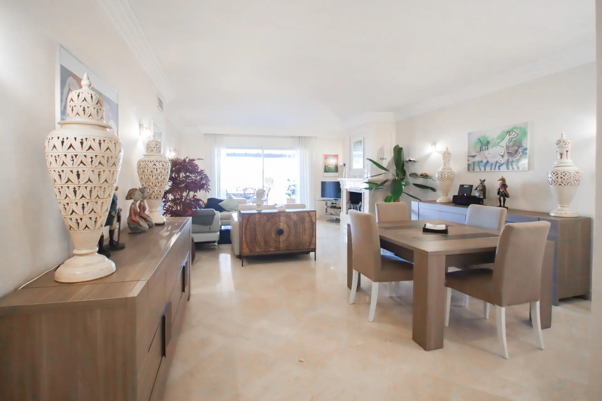 Amplio apartamento de dos dormitorios en Golf Valley, Nueva Andalucía (Marbella).