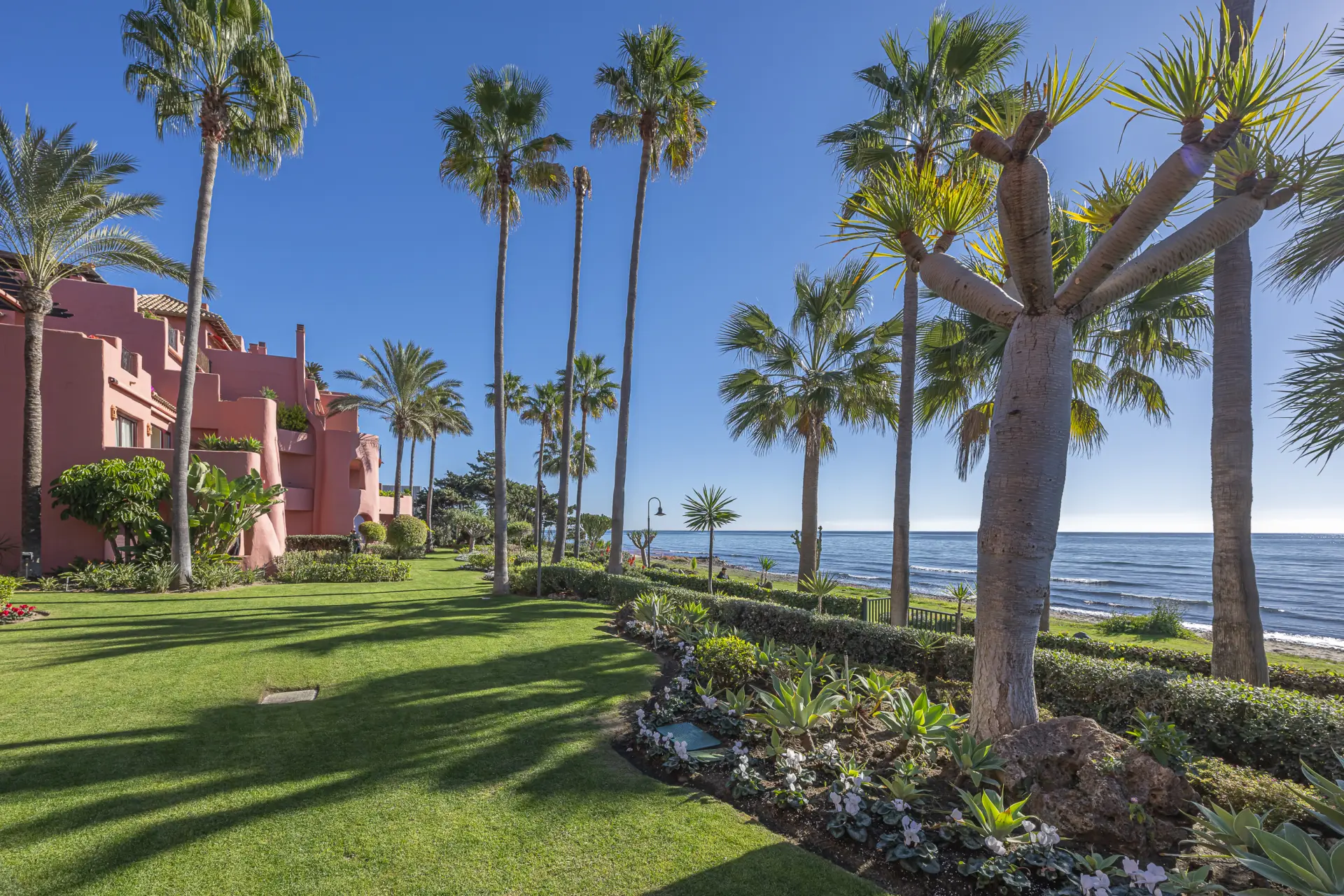 GROUND FLOOR APARTMENT - LUXURY - ESTEPONA