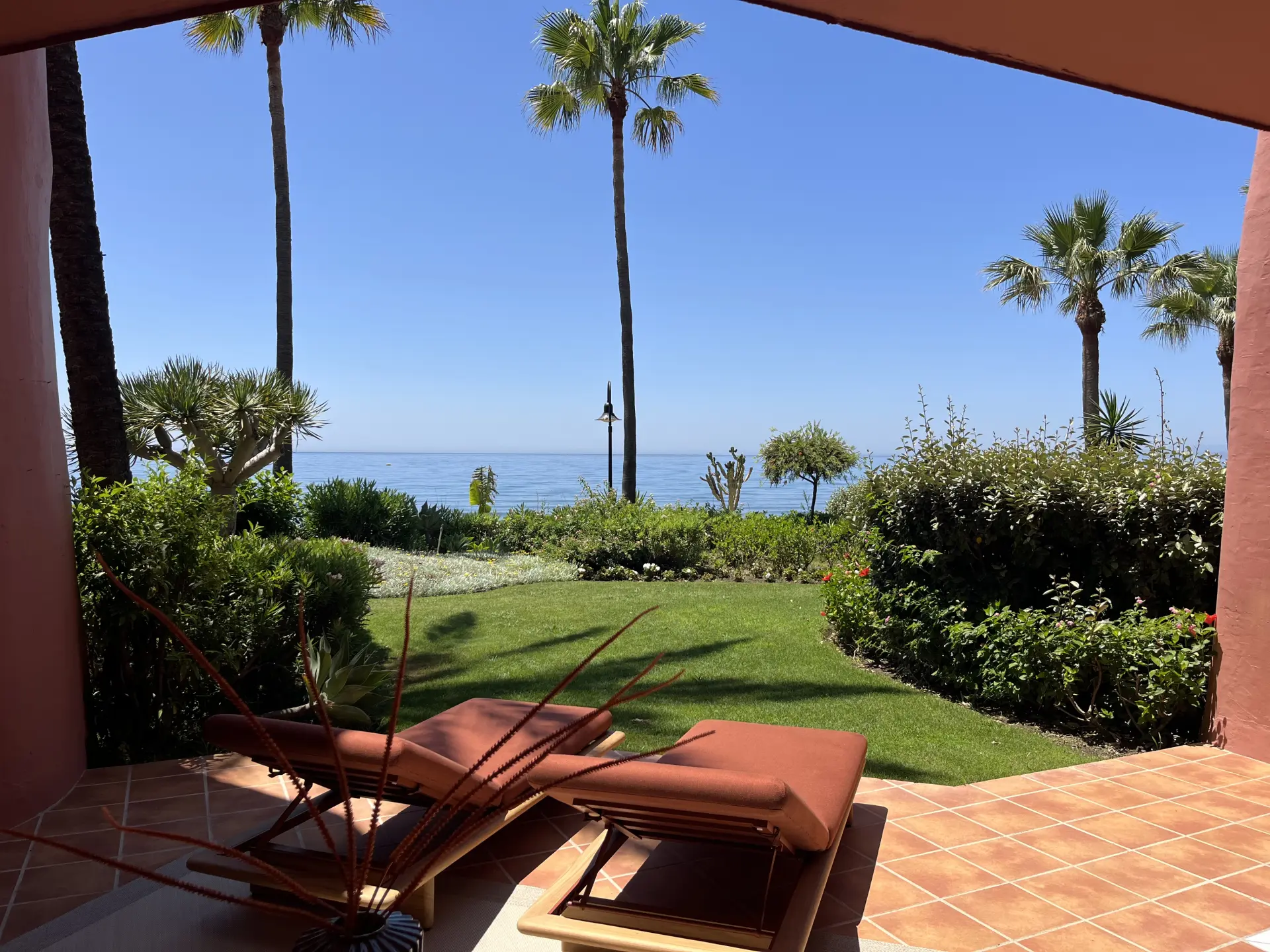 Appartement begane grond te koop in Menara Beach, Estepona Oost