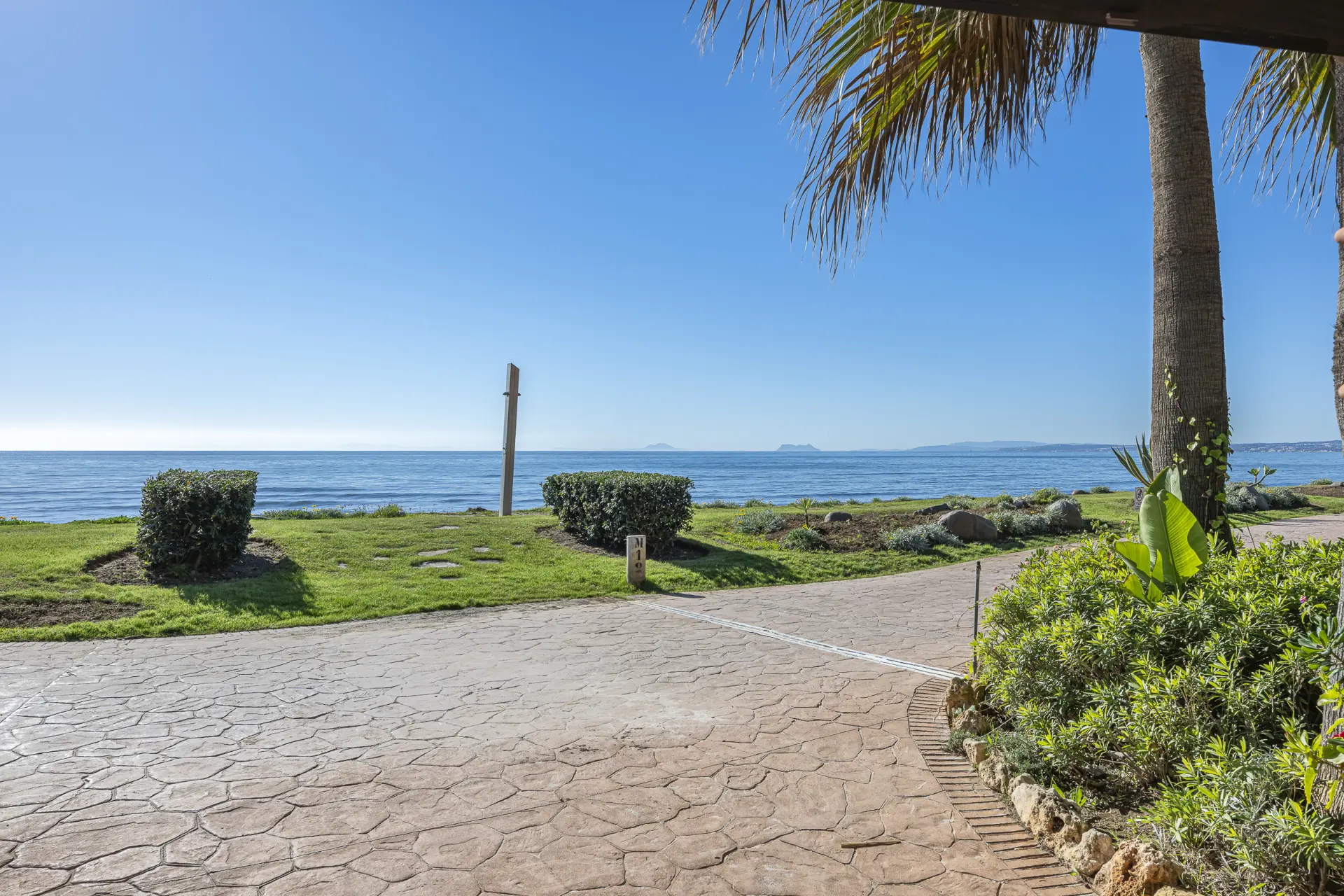 GROUND FLOOR APARTMENT - LUXURY - ESTEPONA