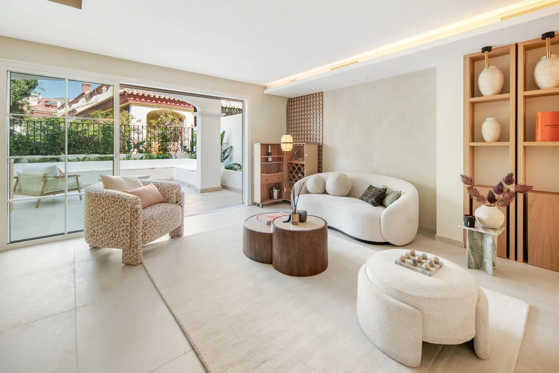 Golden Mile Gem – Renovated Townhouse with Terrace
