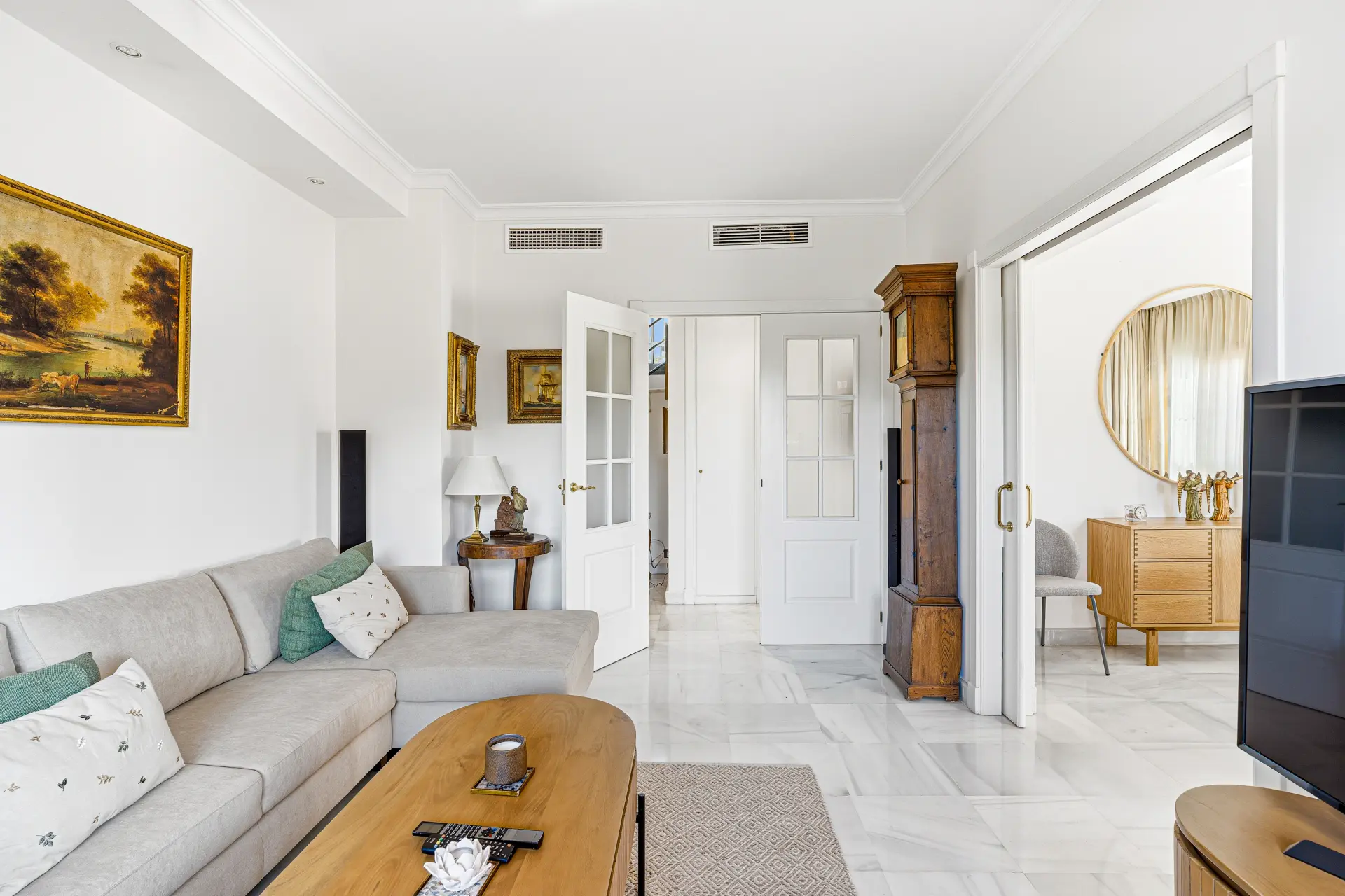Prachtig op het zuiden gelegen, vier slaapkamers, duplex penthouse, gelegen in een gewilde gemeenschap van Estepona