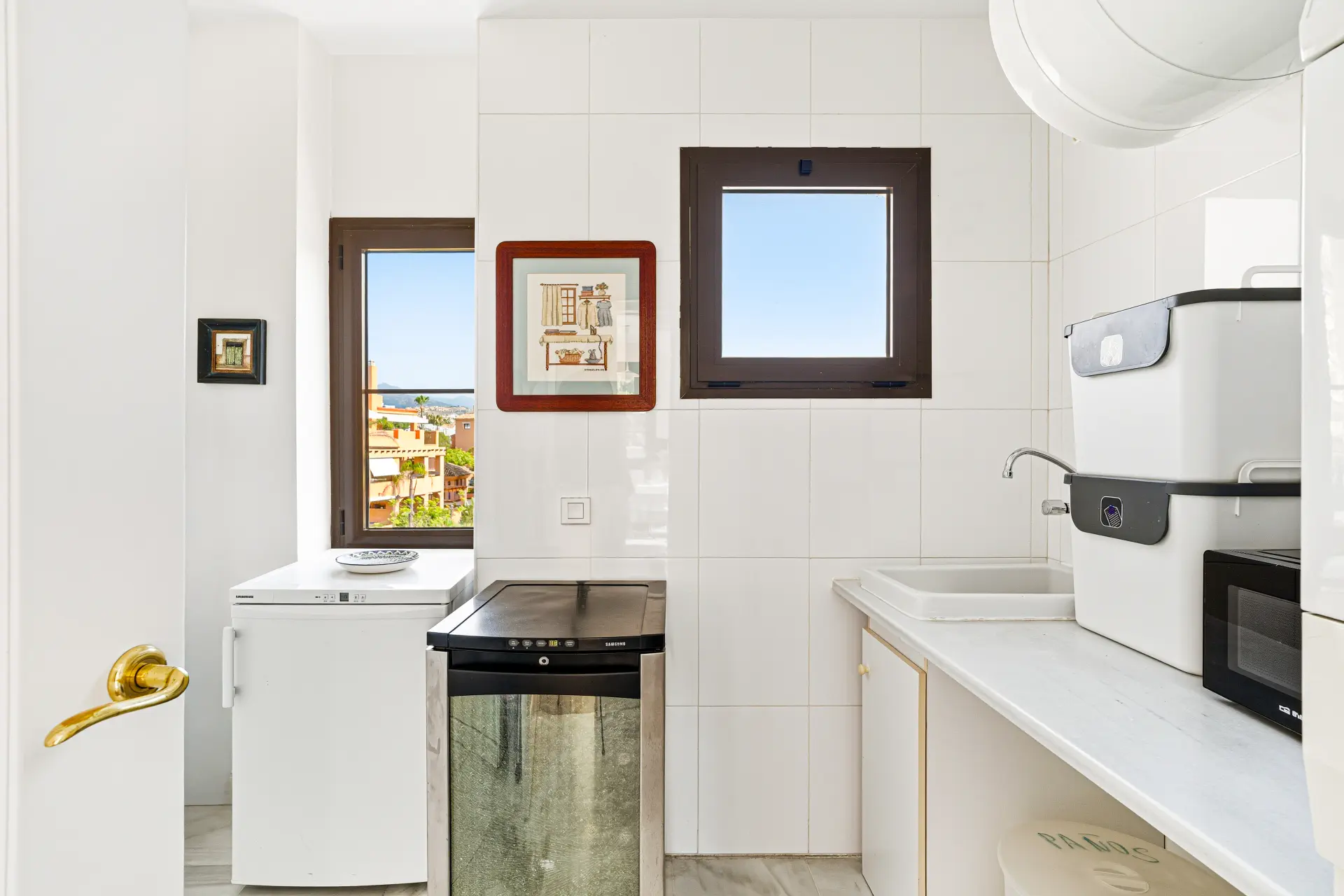 Prachtig op het zuiden gelegen, vier slaapkamers, duplex penthouse, gelegen in een gewilde gemeenschap van Estepona