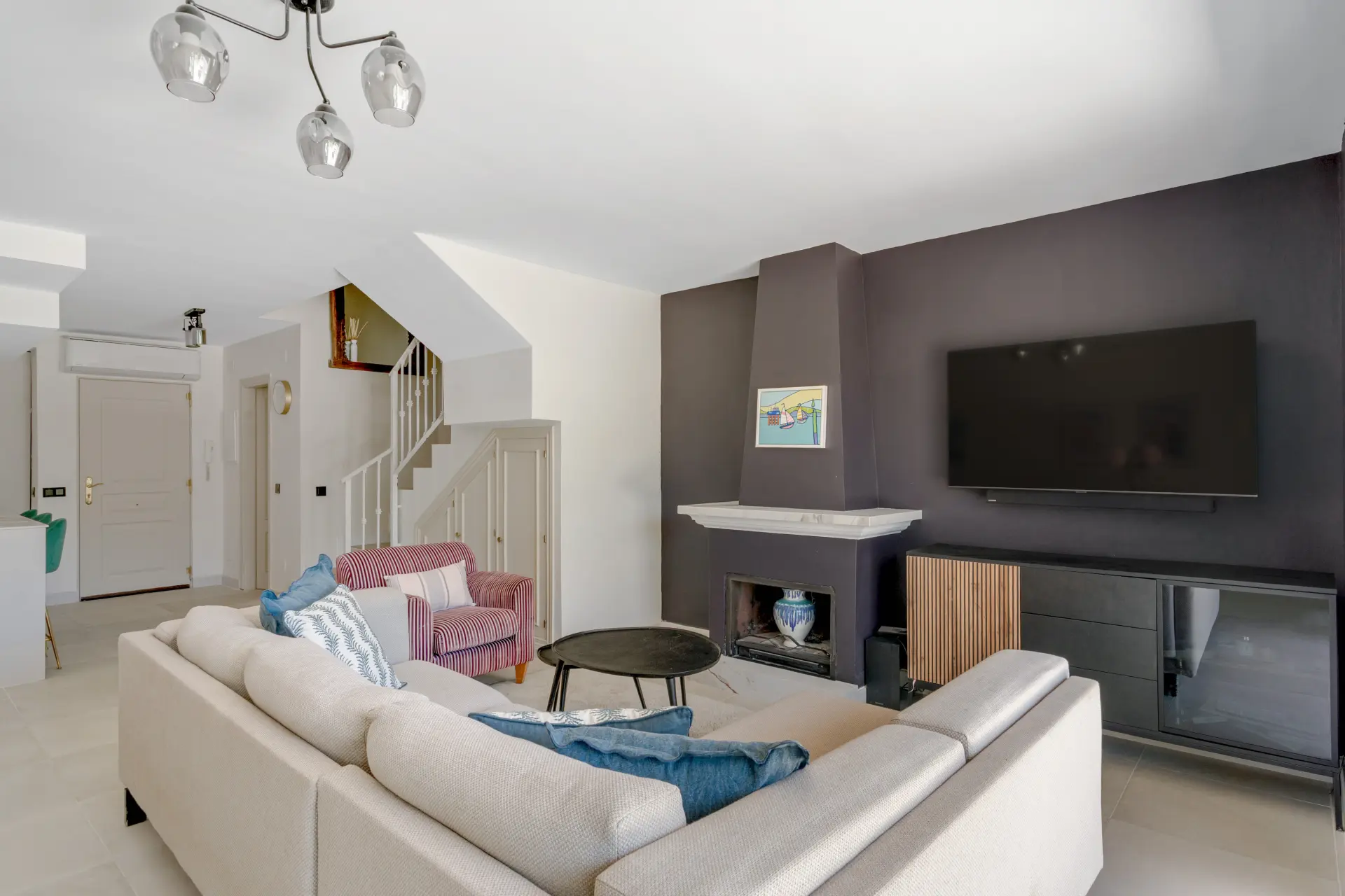Prachtig gerenoveerd herenhuis met drie slaapkamers met een eigen tuin in Nueva Atalya