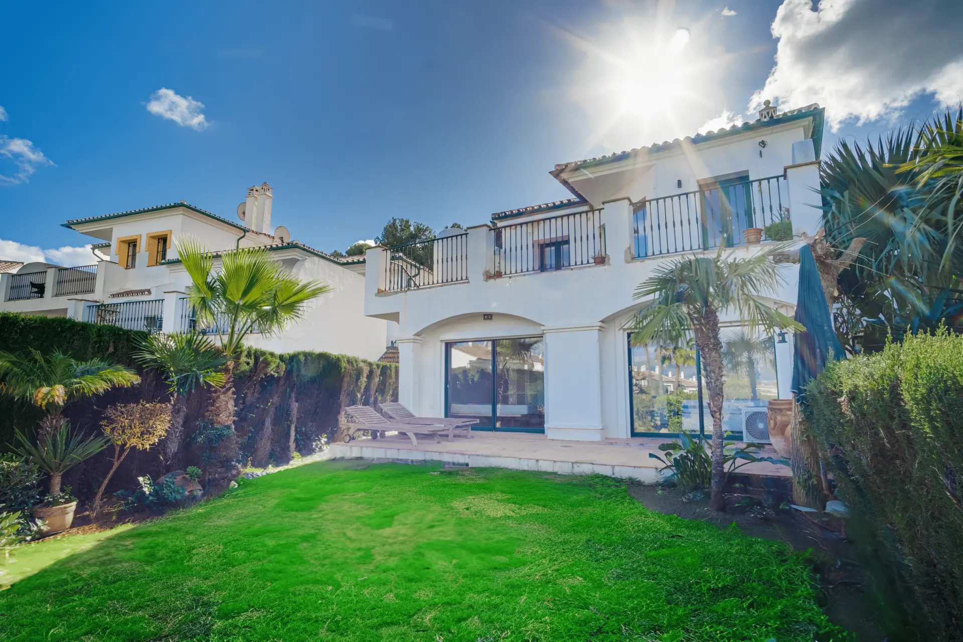 Härlig tre sovrum semi fristående Villa i en gated community av Riviera Del Sol