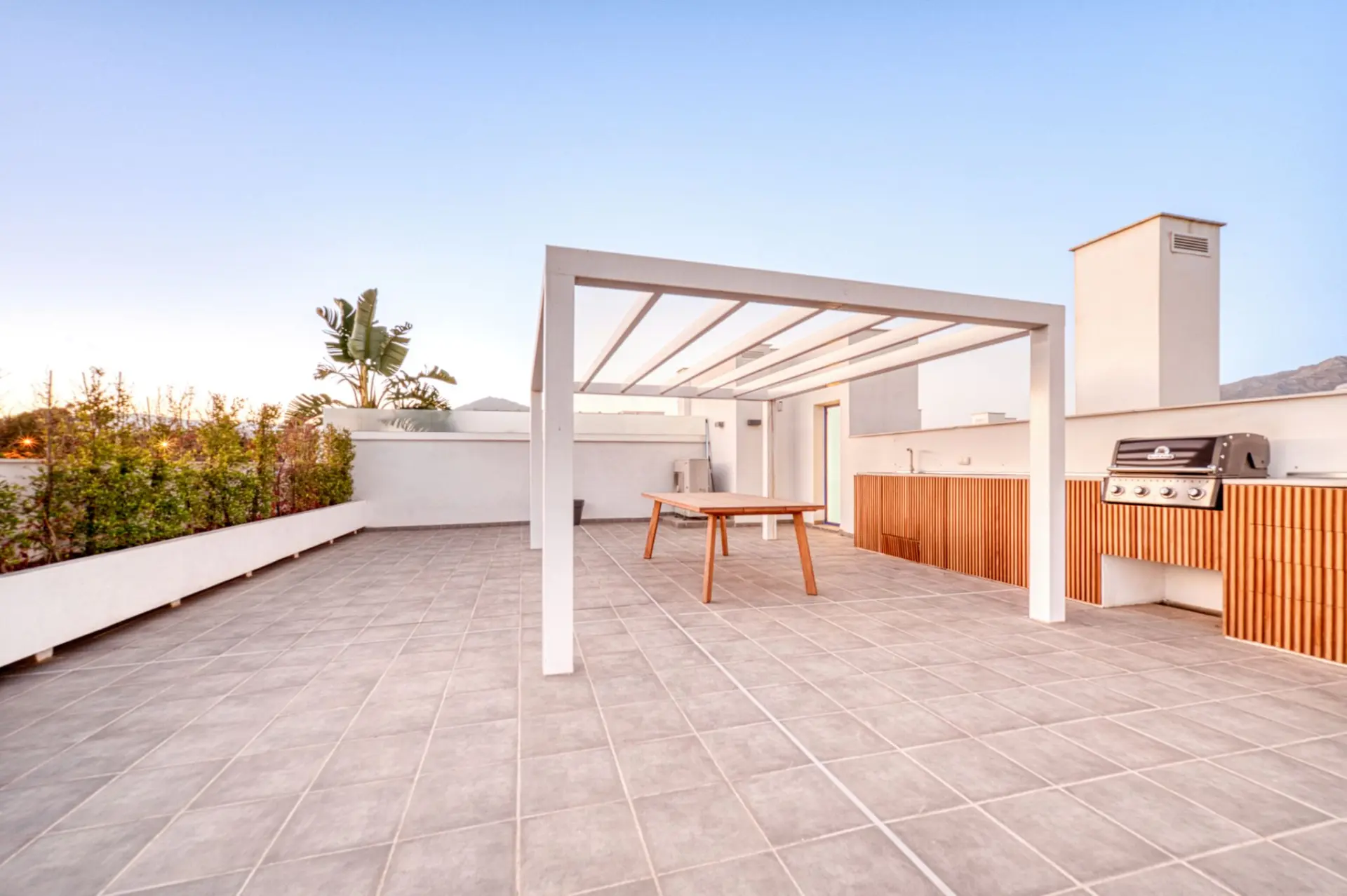 "FURNISHED" 4 BEDROOM PENTHOUSE WITH SOLARIUM IN THE CENTER OF SAN PEDRO DE ALCÁNTARA
