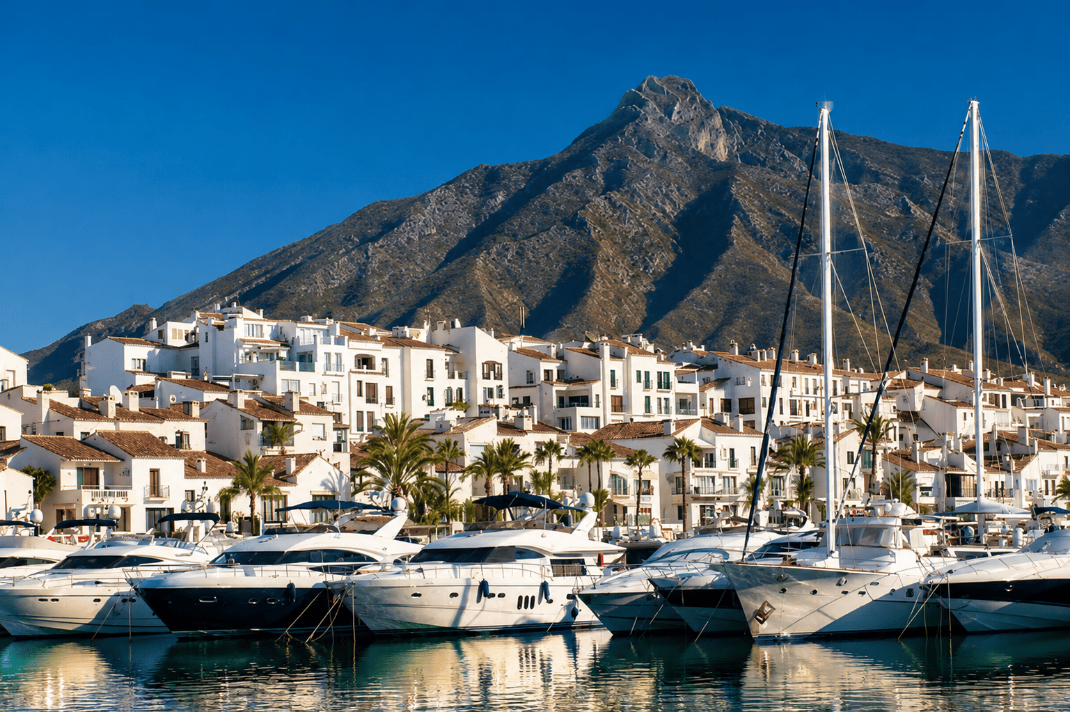 Puerto Banús: Luxury Apartments & Property Guide