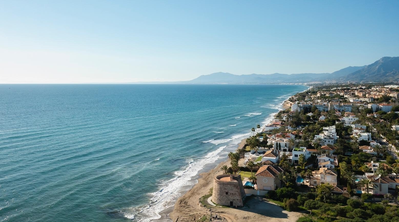 Elegante villa junto a la playa en Marbesa : Vida privada y tranquila a pocos pasos de la playa