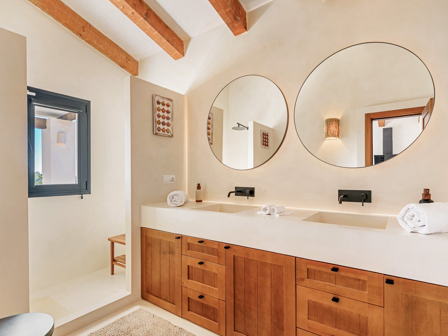 Villa andaluza-nórdica con vistas panorámicas a la Bahía de Estepona