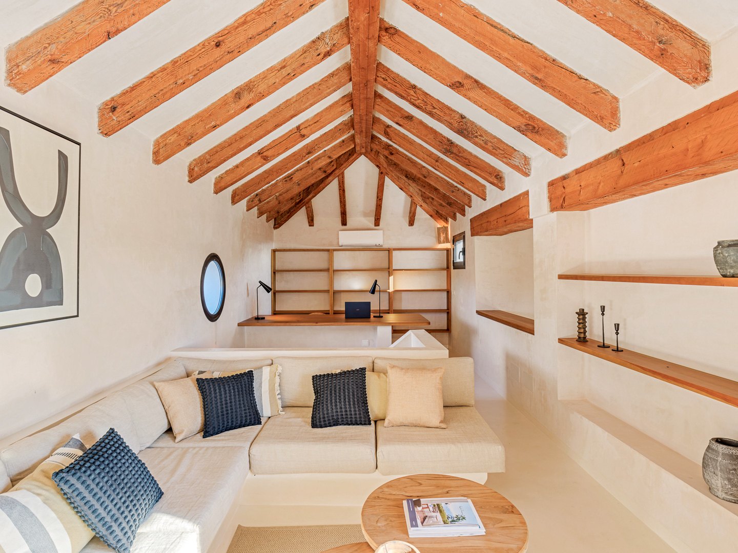 Villa andaluza-nórdica con vistas panorámicas a la Bahía de Estepona