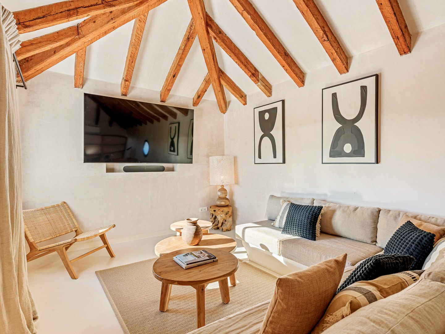 Villa andaluza-nórdica con vistas panorámicas a la Bahía de Estepona