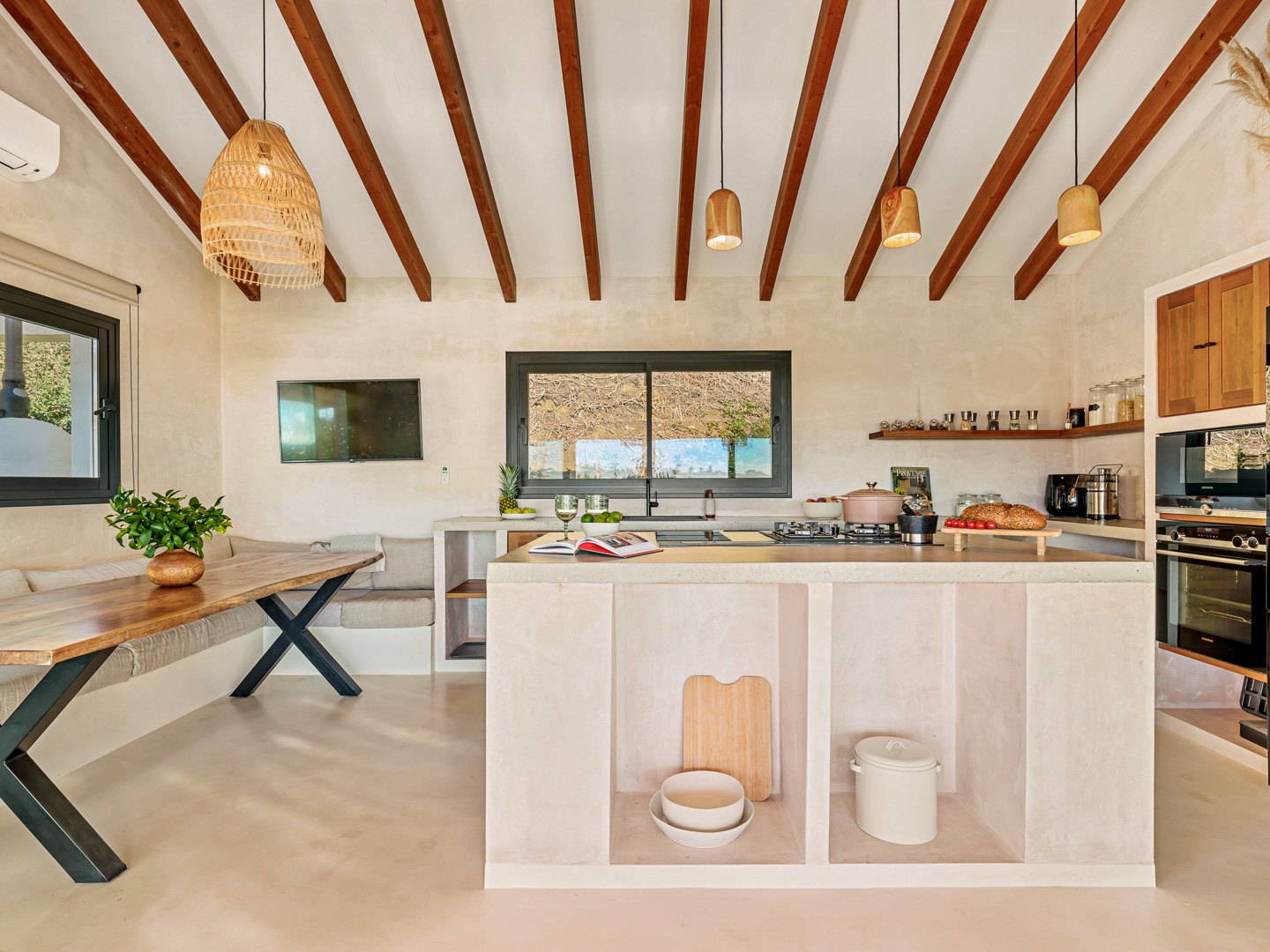 Villa andaluza-nórdica con vistas panorámicas a la Bahía de Estepona