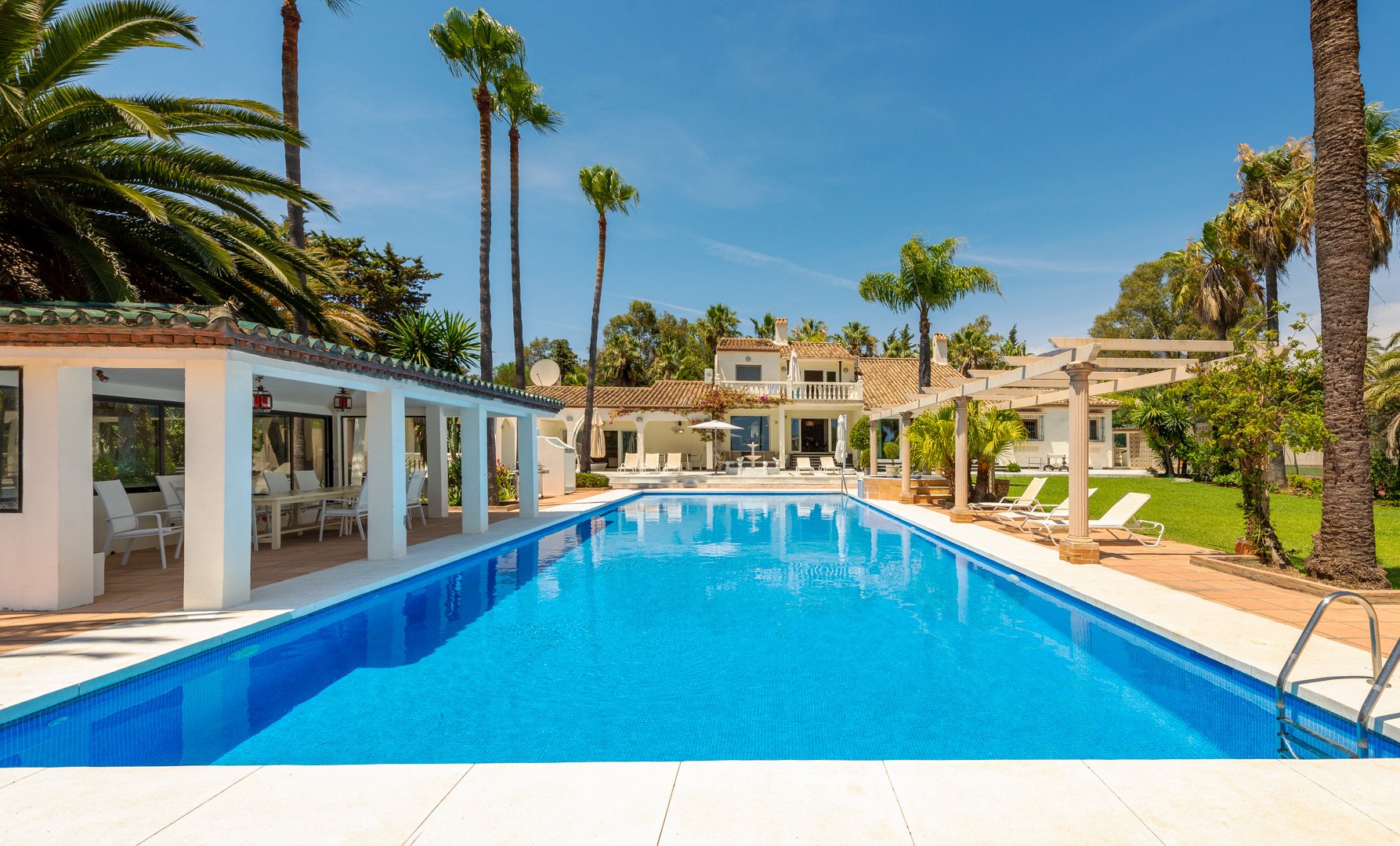 Magnificent Villa on the Beachfront