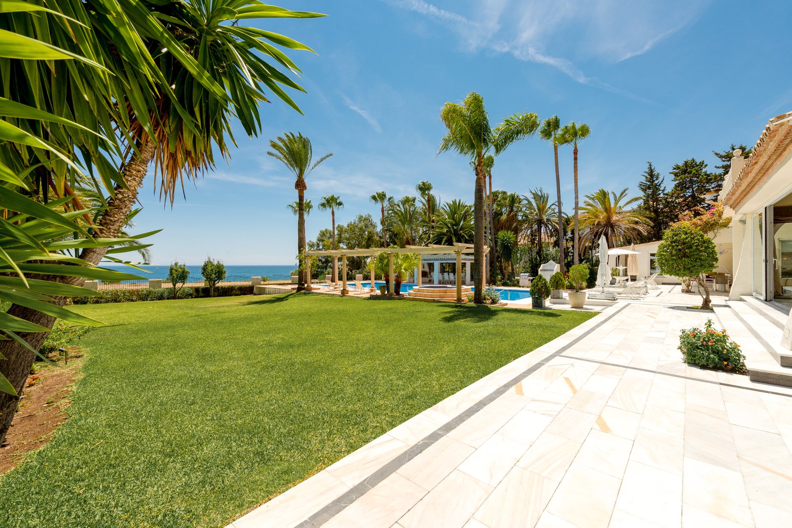 Magnificent Villa on the Beachfront