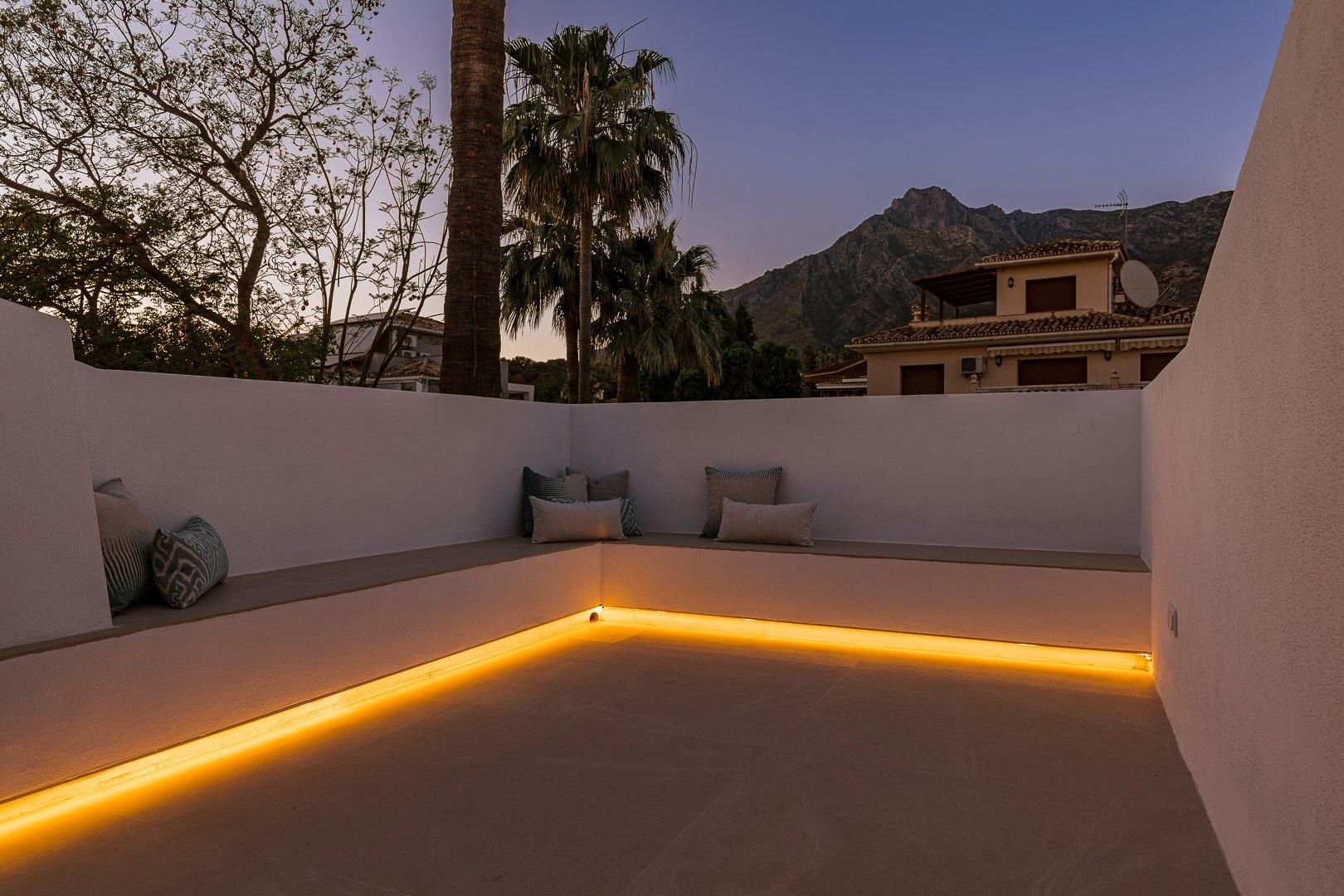 Villa CUTAR – Elegant Renovated Villa in Nagüeles, Marbella