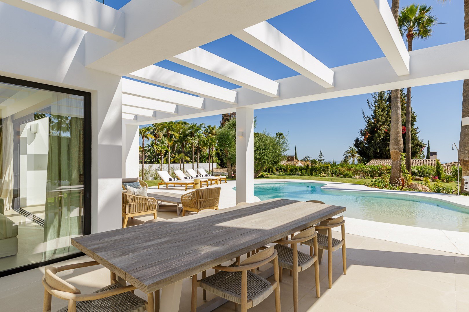 Villa CUTAR – Elegant Renovated Villa in Nagüeles, Marbella