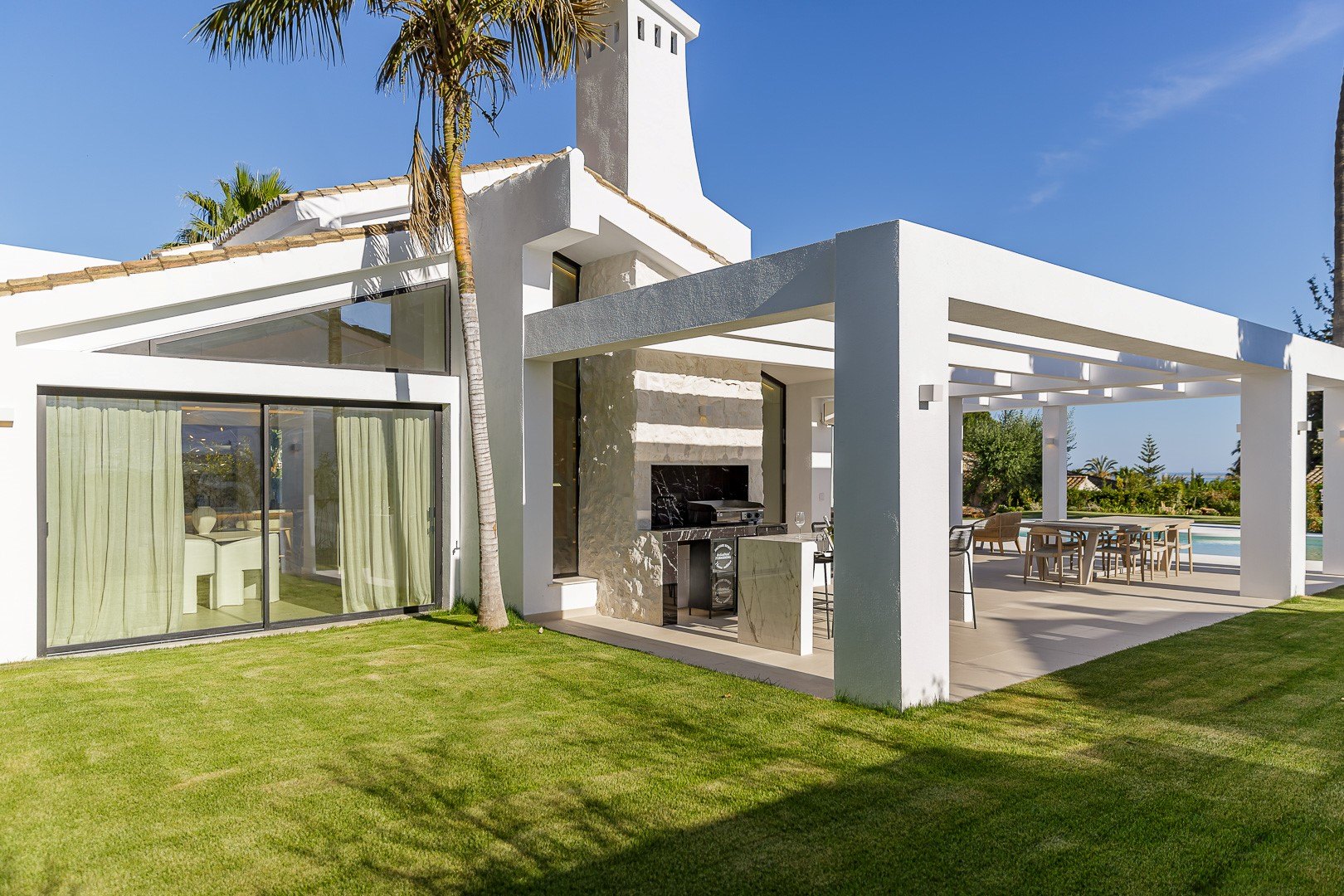 Villa CUTAR – Elegant Renovated Villa in Nagüeles, Marbella