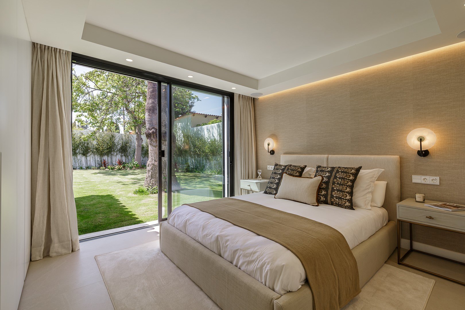 Villa CUTAR – Elegant Renovated Villa in Nagüeles, Marbella